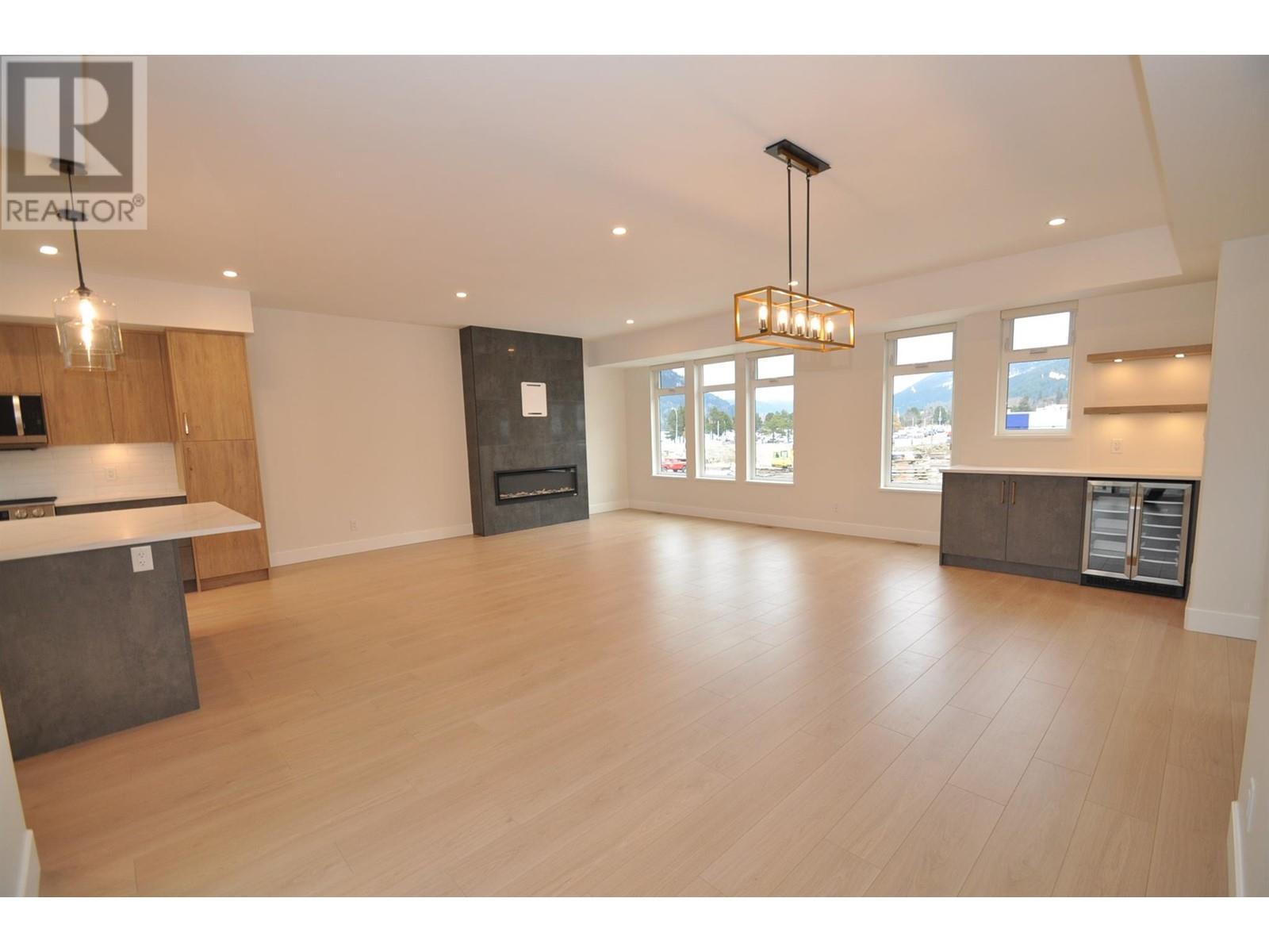910 LAKESIDE Drive Unit# 107, Nelson