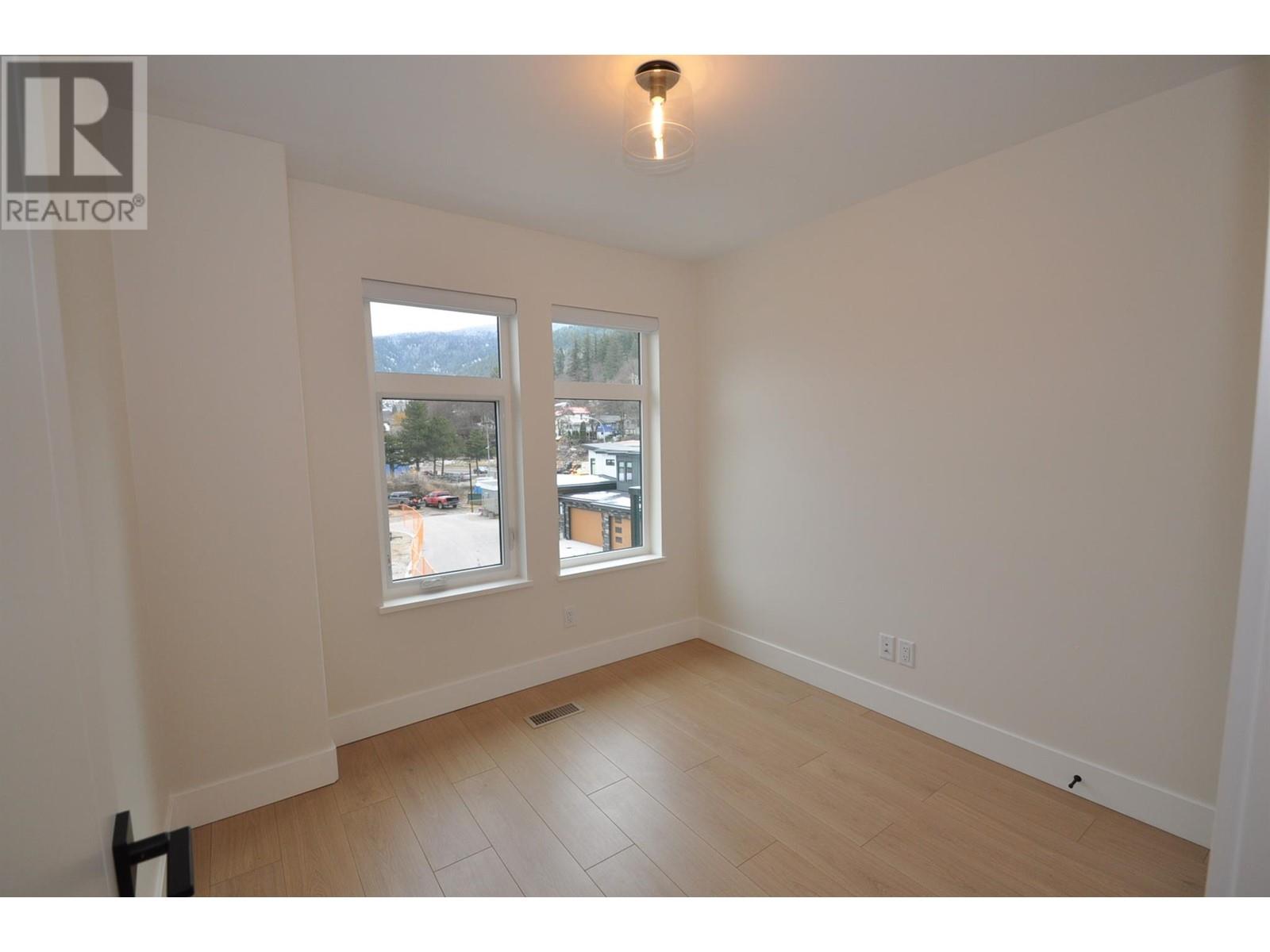 910 LAKESIDE Drive Unit# 107, Nelson