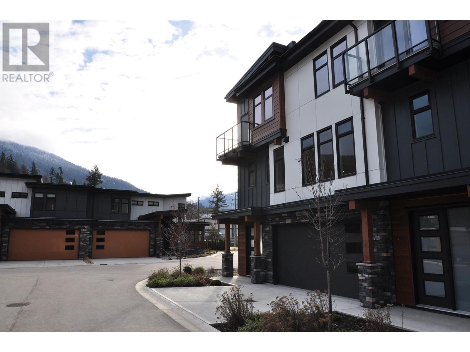910 LAKESIDE Drive Unit# 107, Nelson