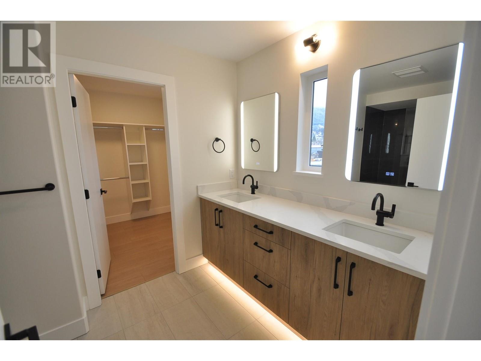 910 LAKESIDE Drive Unit# 107, Nelson