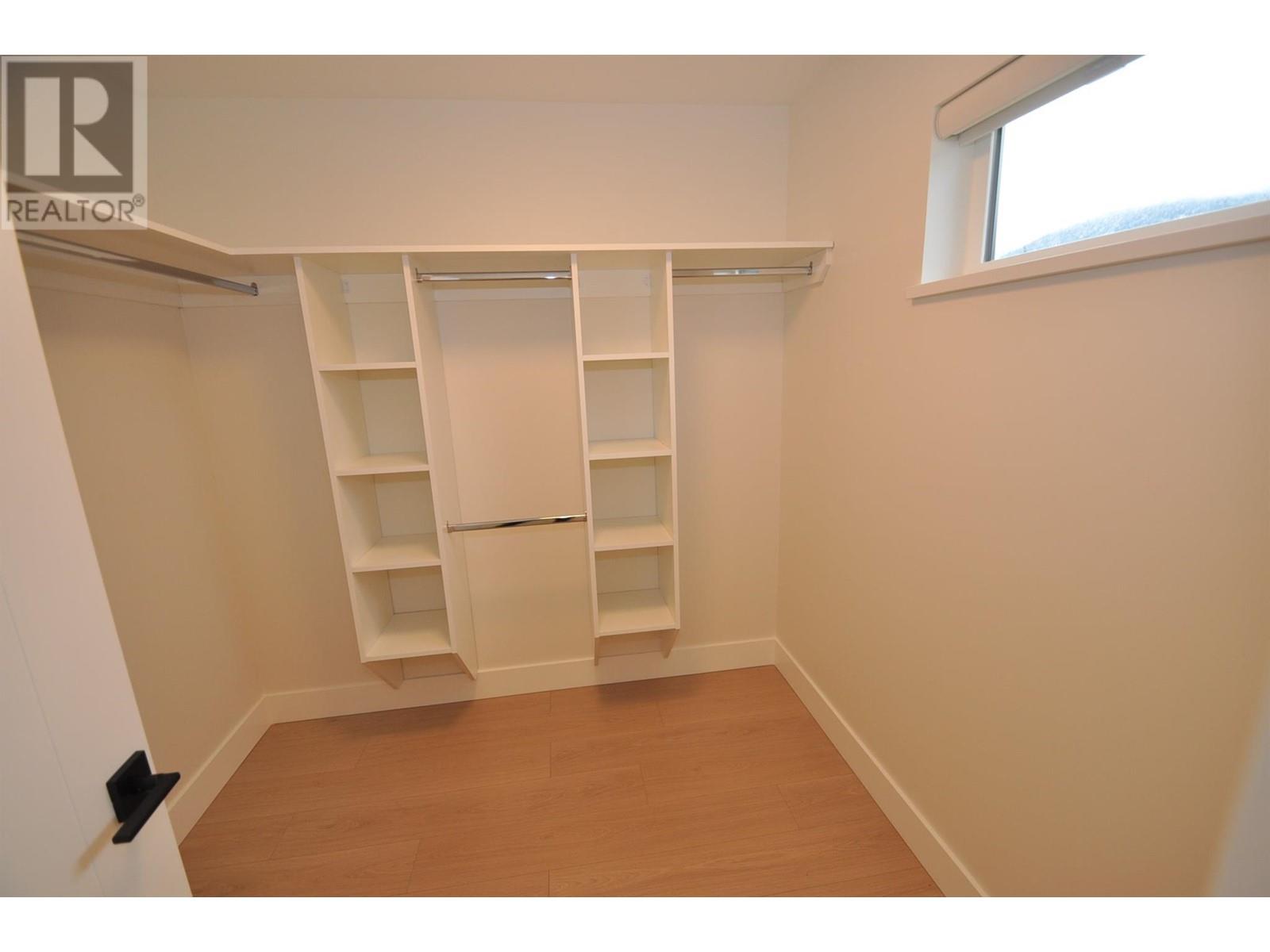 910 LAKESIDE Drive Unit# 107, Nelson