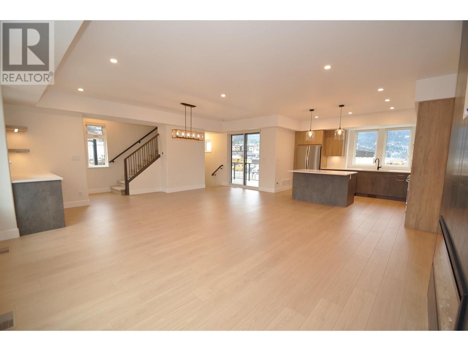 910 LAKESIDE Drive Unit# 107, Nelson