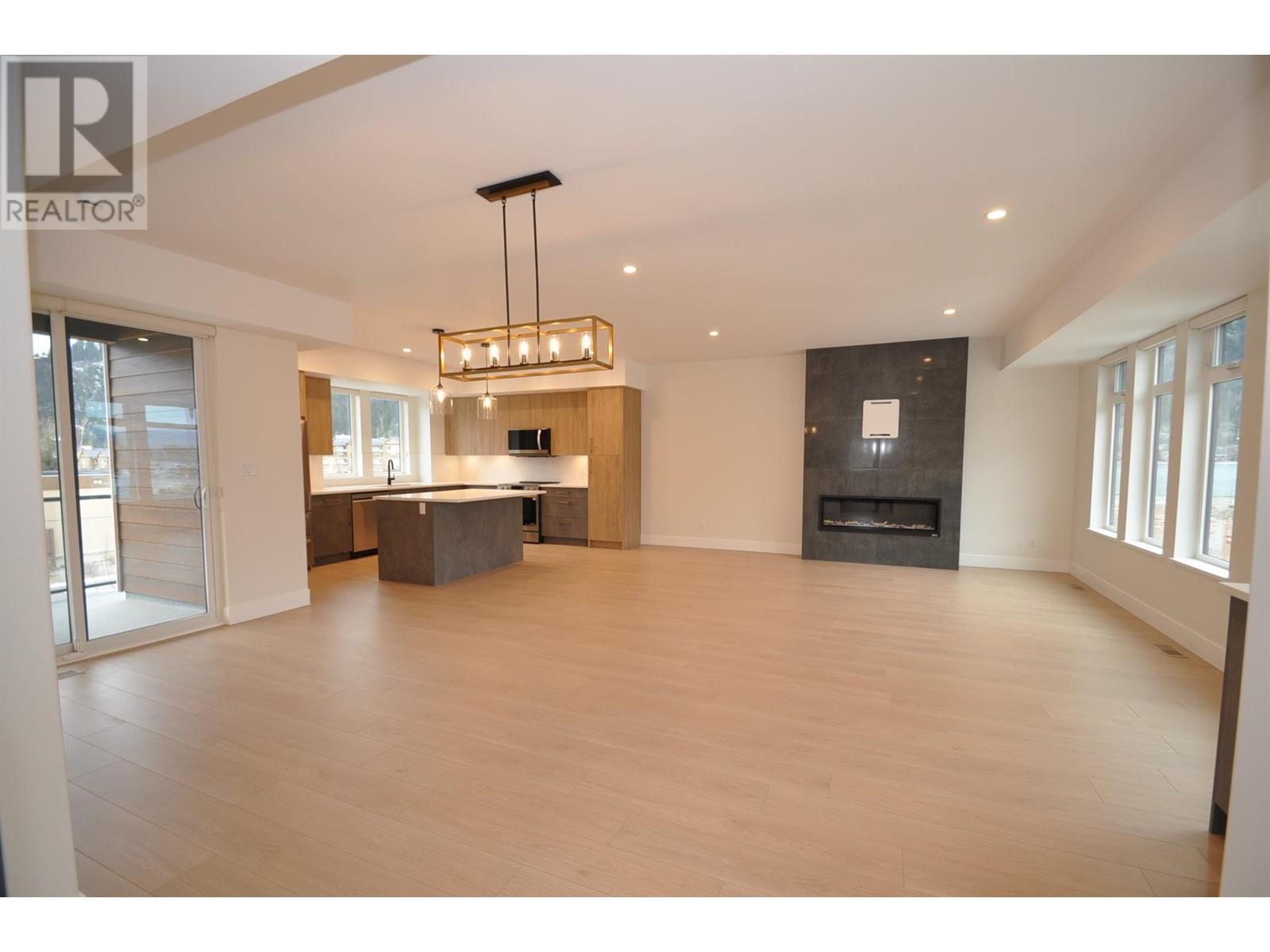 910 LAKESIDE Drive Unit# 107, Nelson