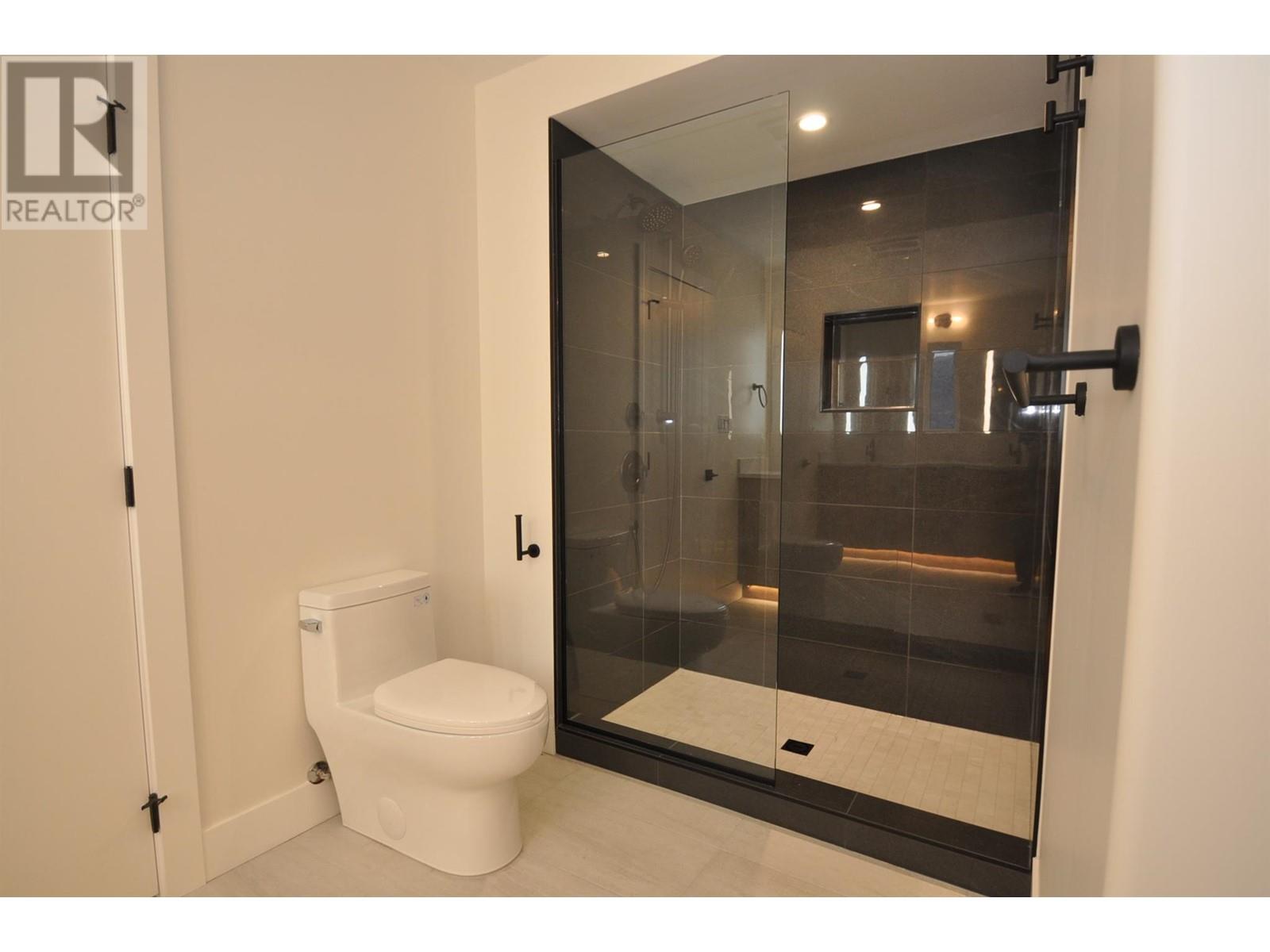 910 LAKESIDE Drive Unit# 107, Nelson