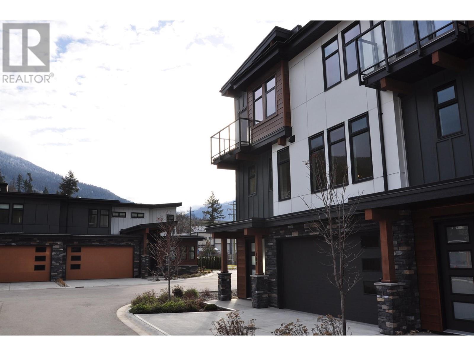 910 LAKESIDE Drive Unit# 107, Nelson