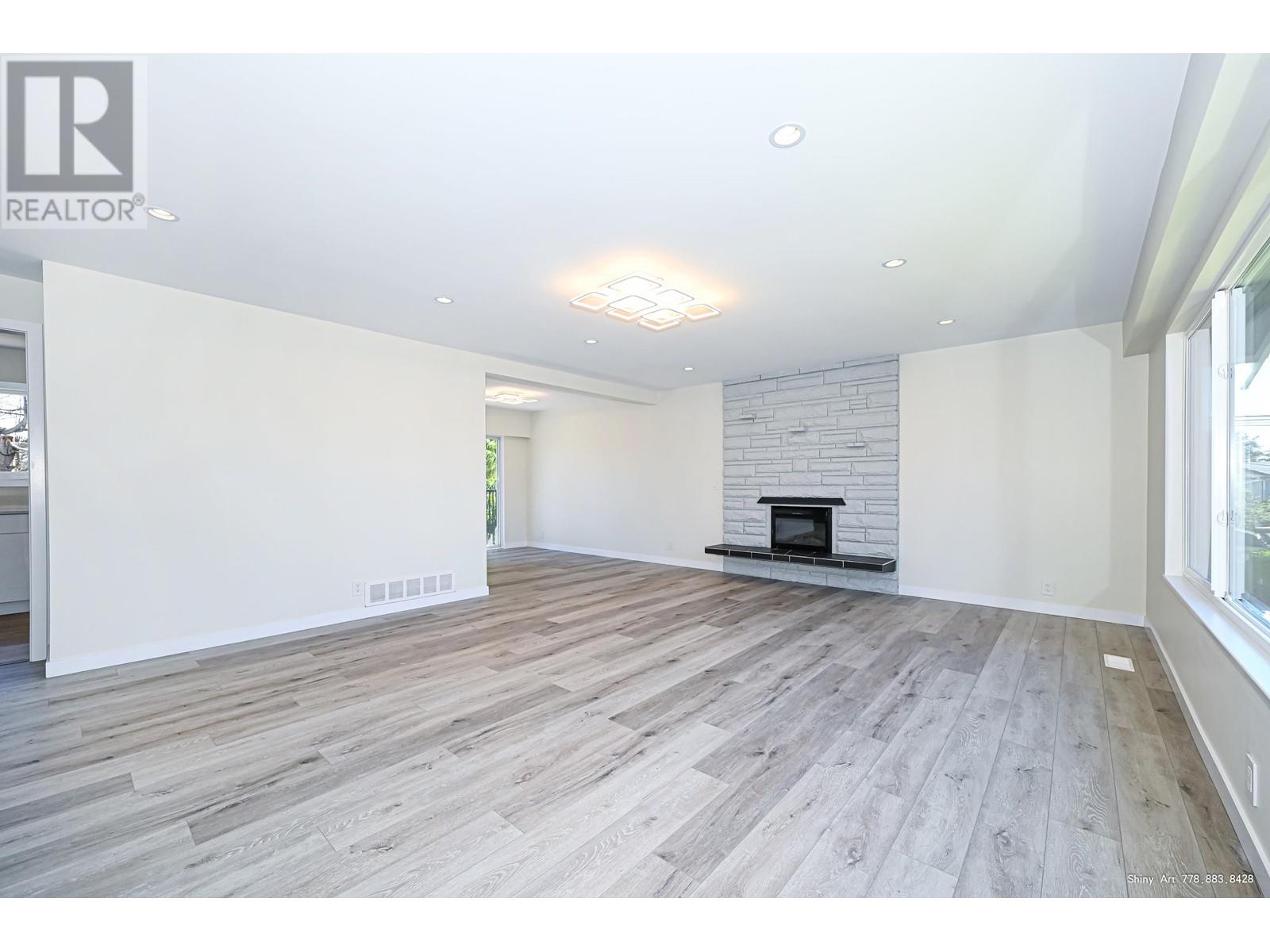 5546 MAPLE CRESCENT, Delta real estate listing R2955027