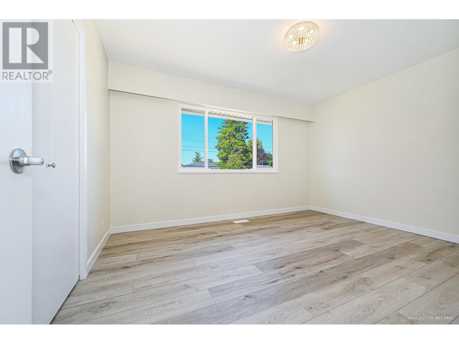 5546 MAPLE CRESCENT, Delta real estate listing R2955027