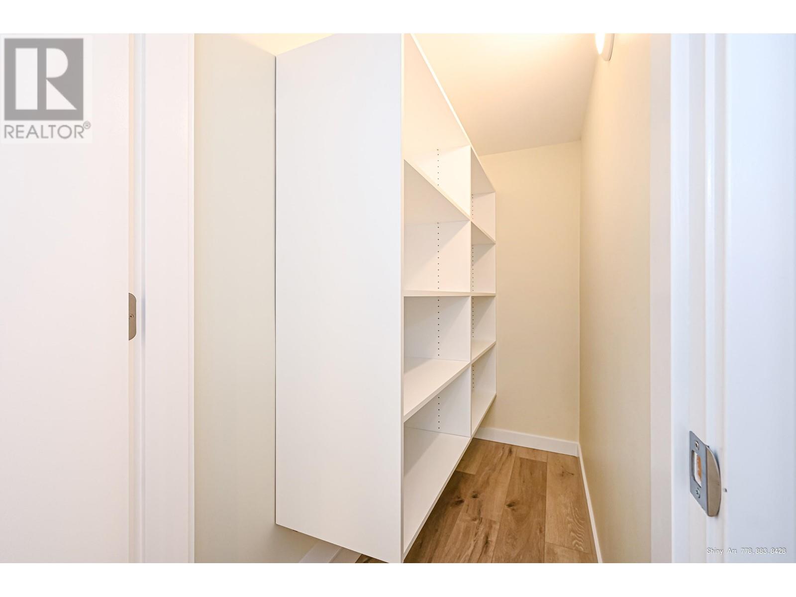 5546 MAPLE CRESCENT, Delta real estate listing R2955027