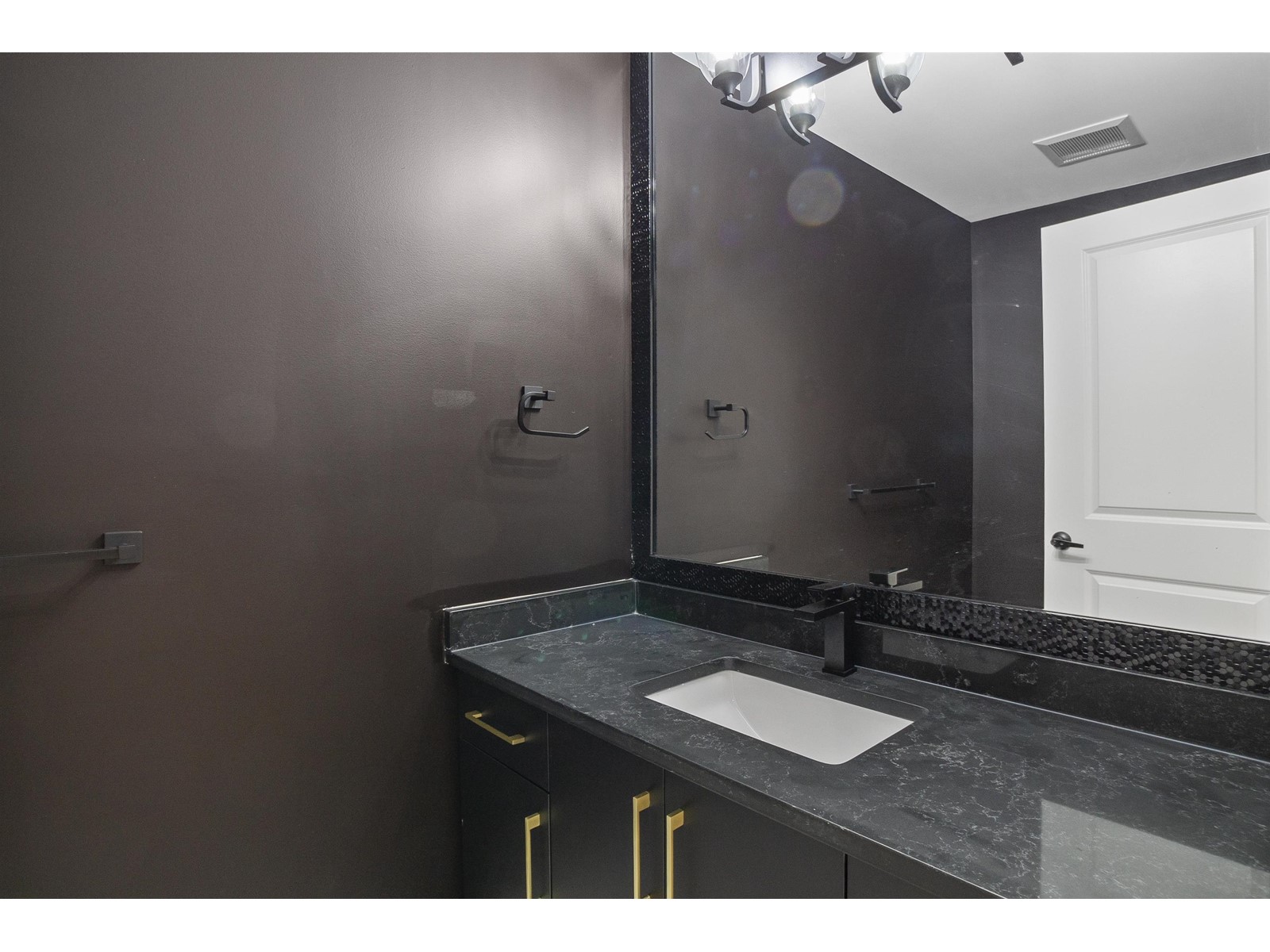 13915 BLACKBURN AVENUE, White Rock