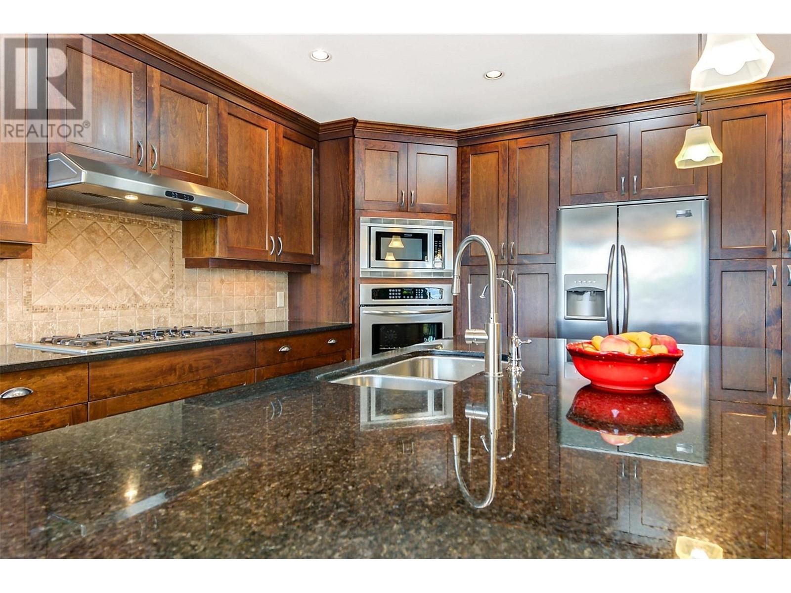 6127 Seymoure Lane, Peachland