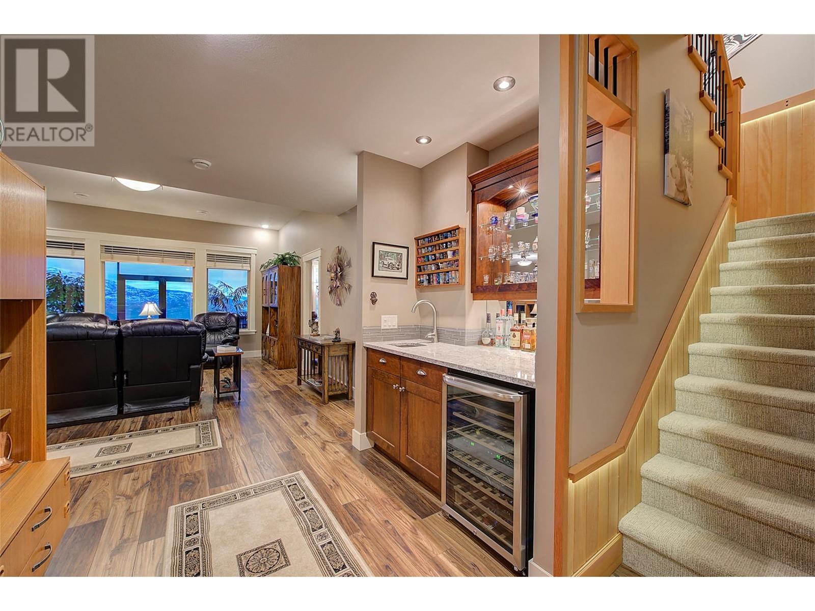 6127 Seymoure Lane, Peachland