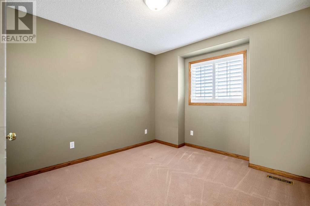 Single Family House for Sale in  Valley Ponds Crescent NW Valley Ridge Calgary 