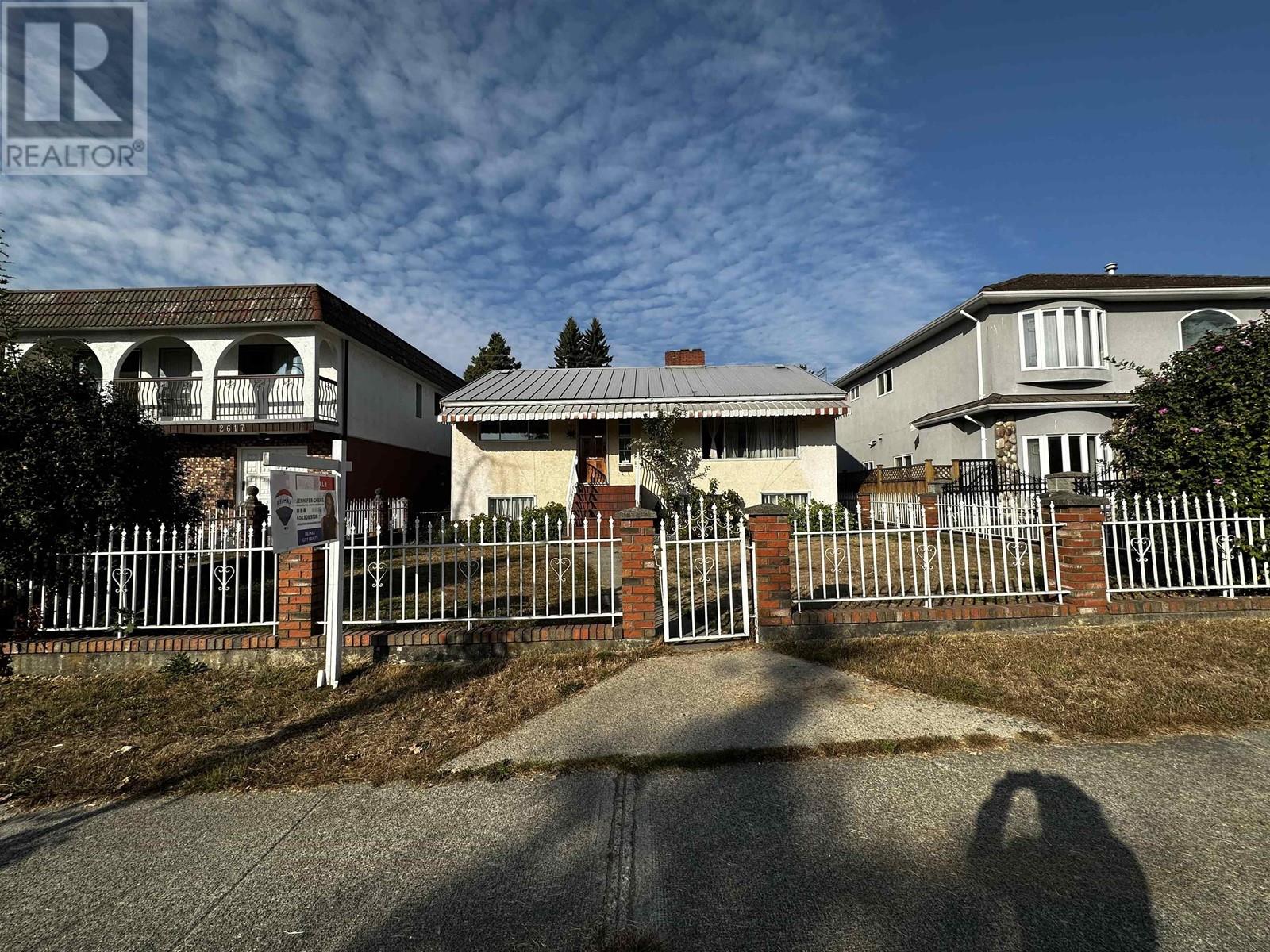 Photo 2 of 2621 E 8th Avenue, Vancouver BC