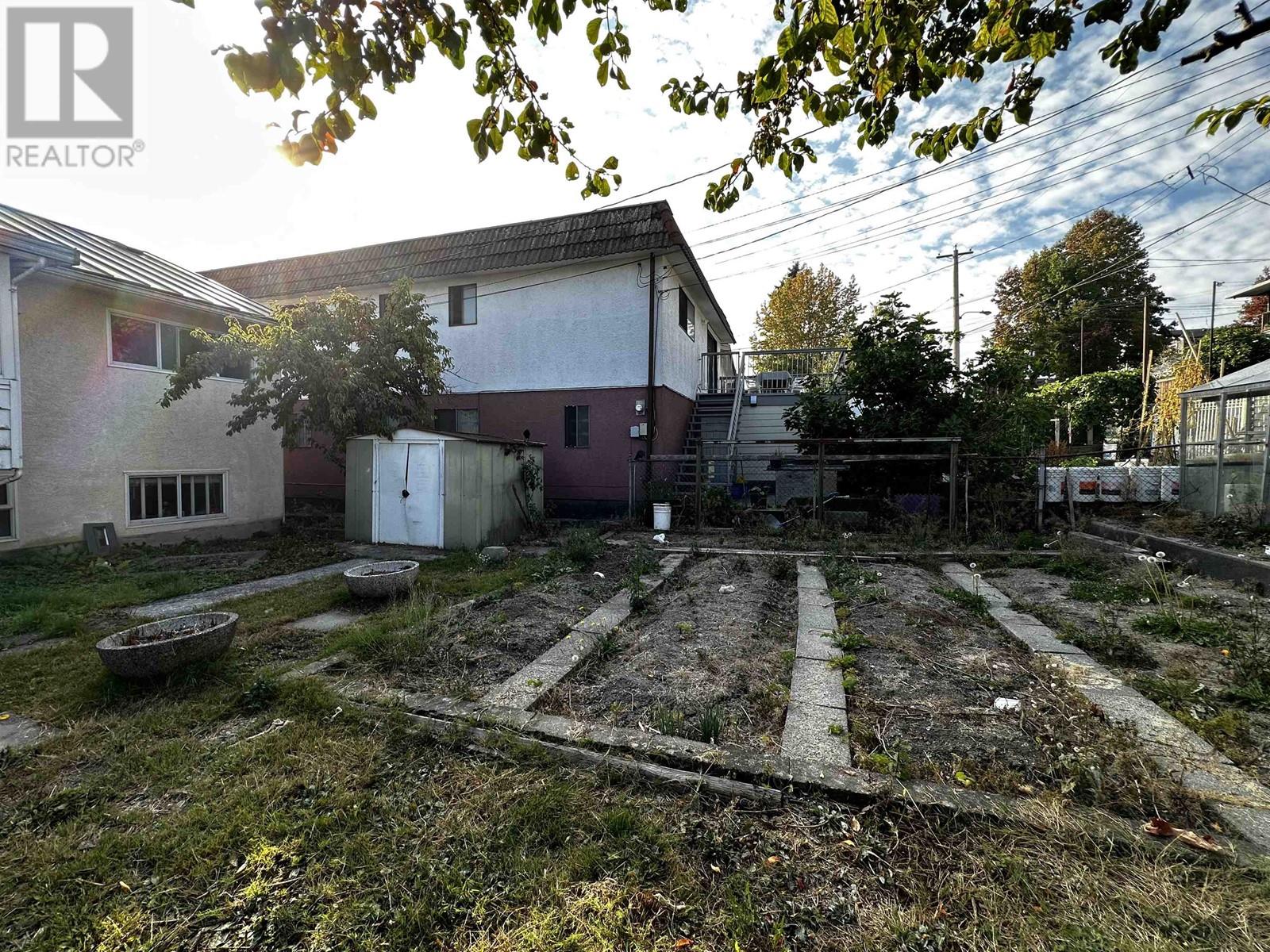 2621 E 8TH AVENUE, Vancouver