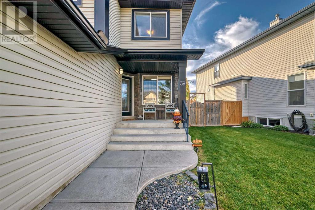 Single Family House for Sale in  Wentworth Close SW West Springs Calgary 