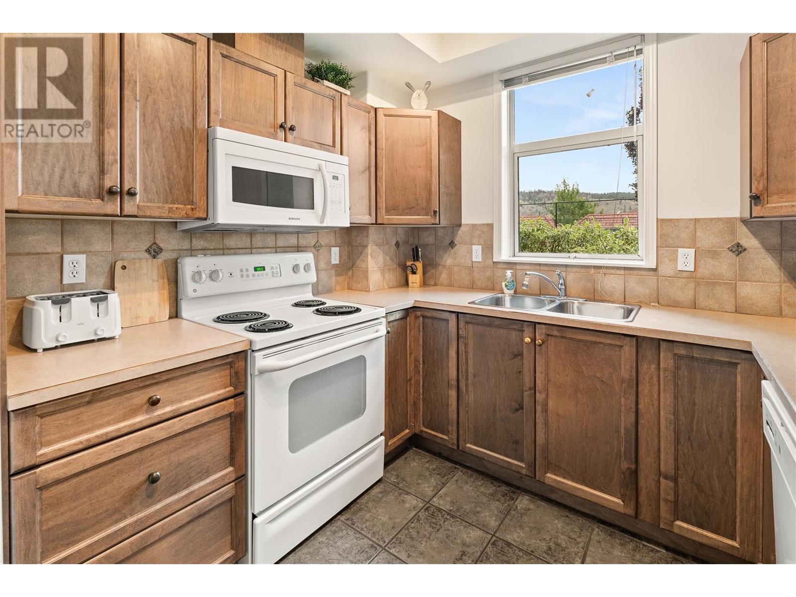 303 1128 Sunset Drive, Kelowna