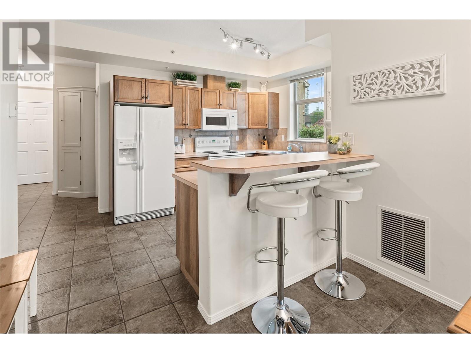 303 1128 Sunset Drive, Kelowna