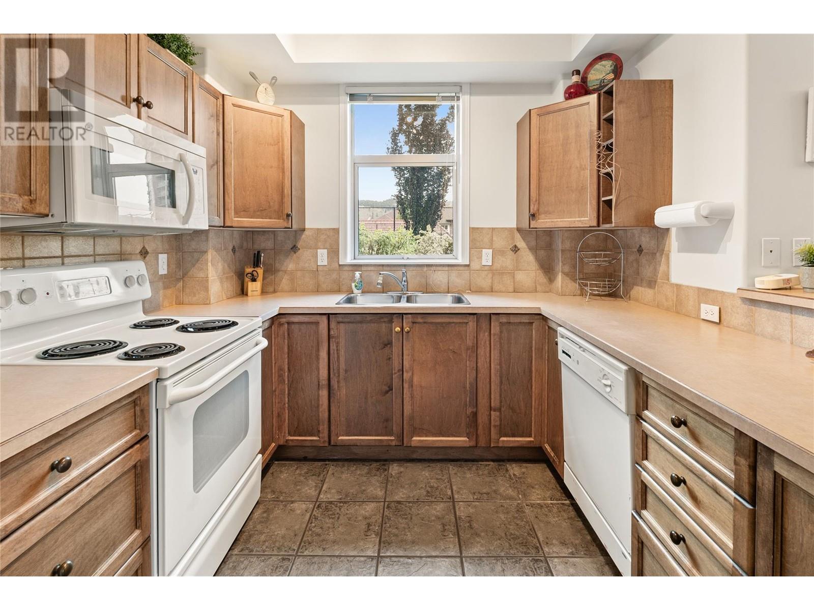 303 1128 Sunset Drive, Kelowna