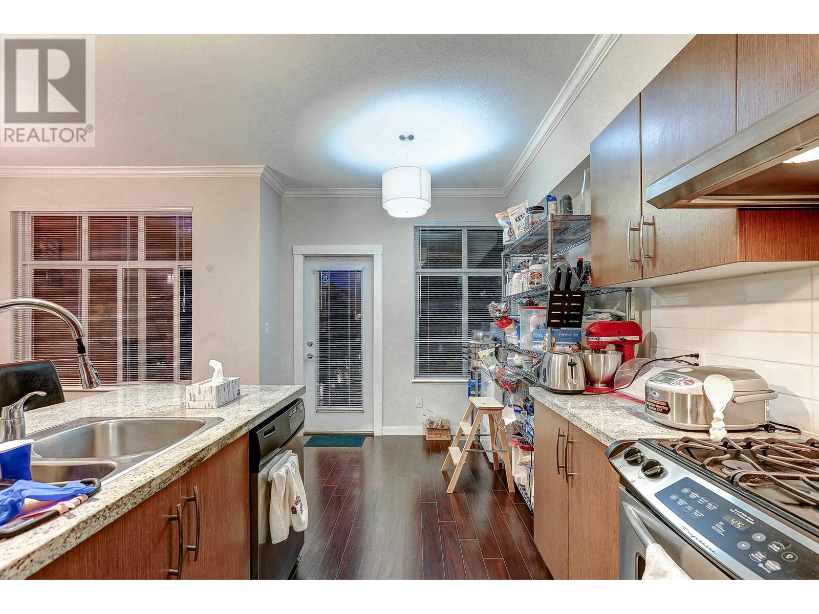 32 9800 ODLIN ROAD, Richmond