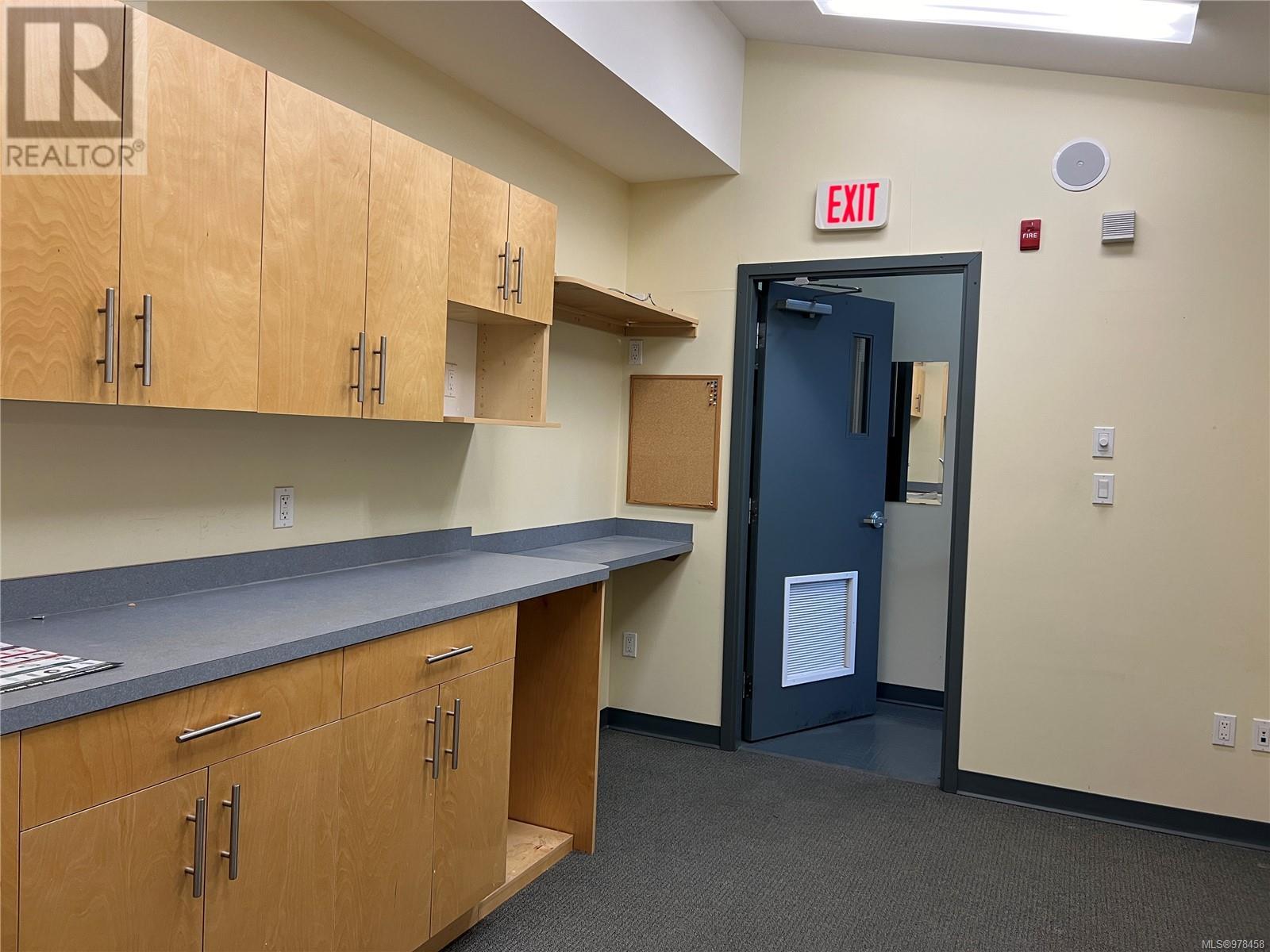 Office in Nanaimo - Image 11