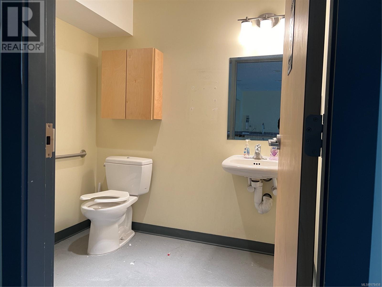 Office in Nanaimo - Image 13