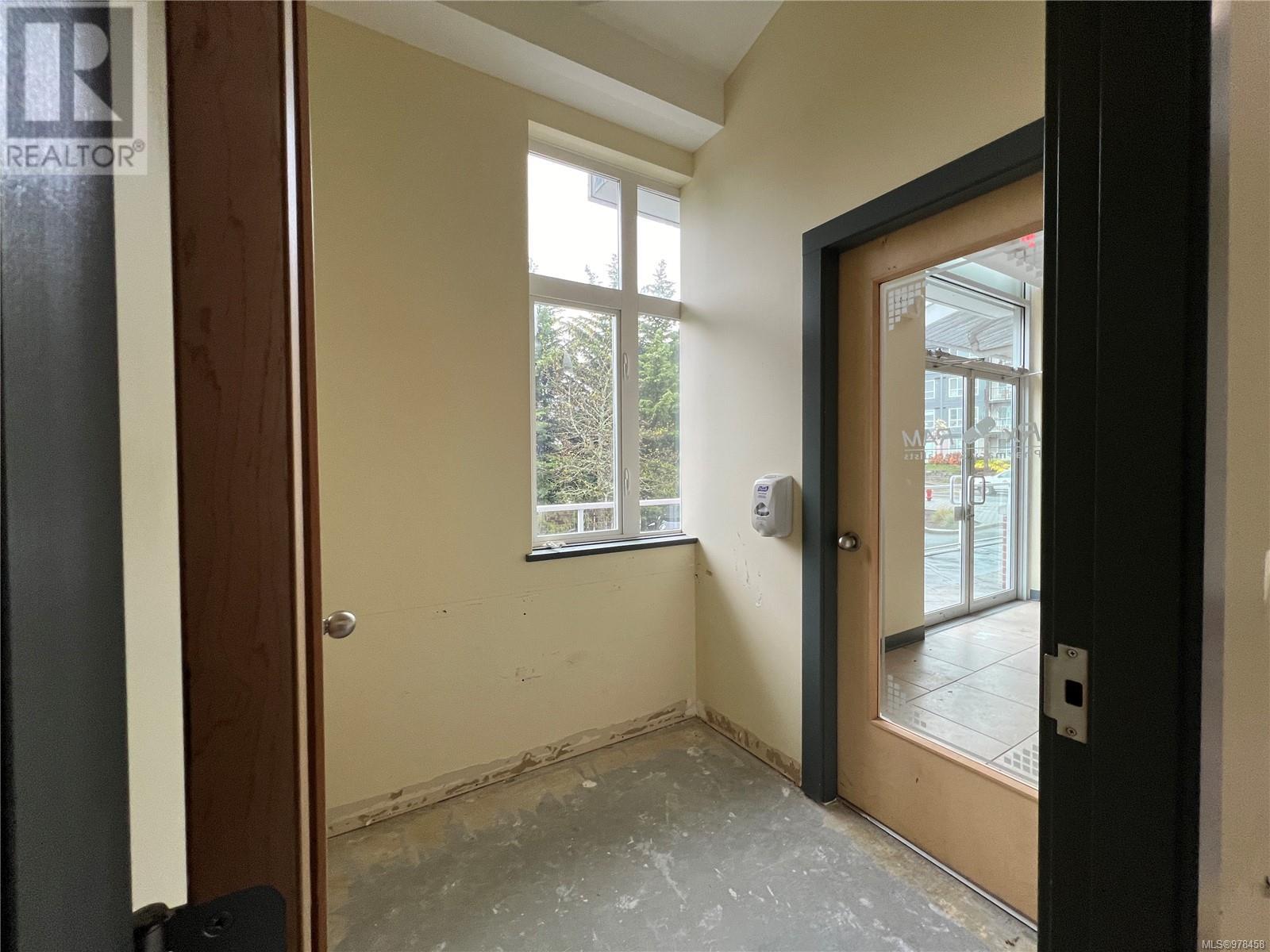 Office in Nanaimo - Image 15