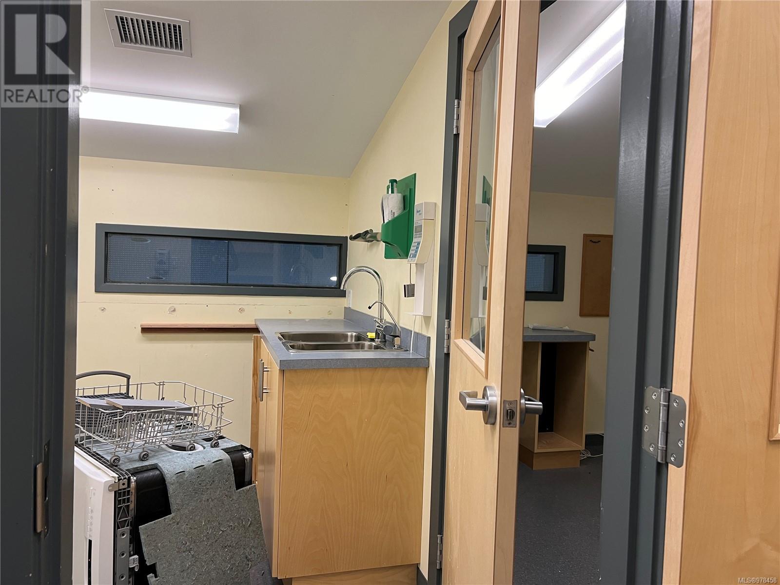 Office in Nanaimo - Image 16