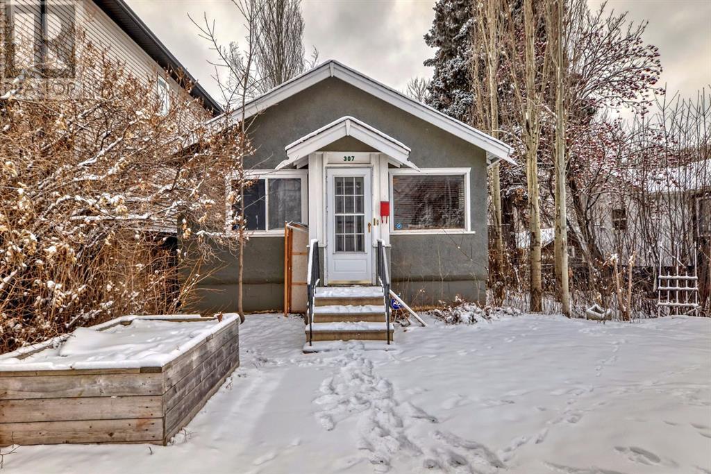 Single Family House Bi-level for Sale in   Avenue NE Crescent Heights Calgary 