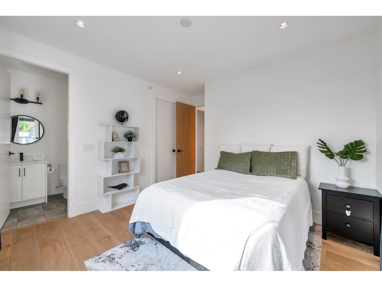 1038 STEVENS STREET, White Rock real estate listing R2956155