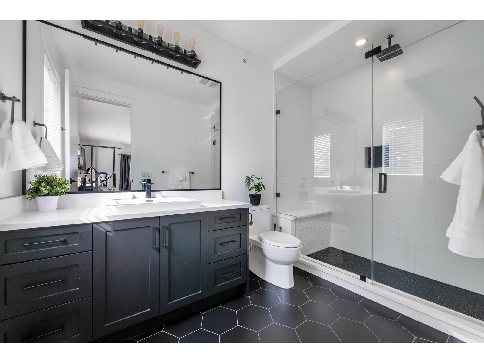 1038 STEVENS STREET, White Rock real estate listing R2956155