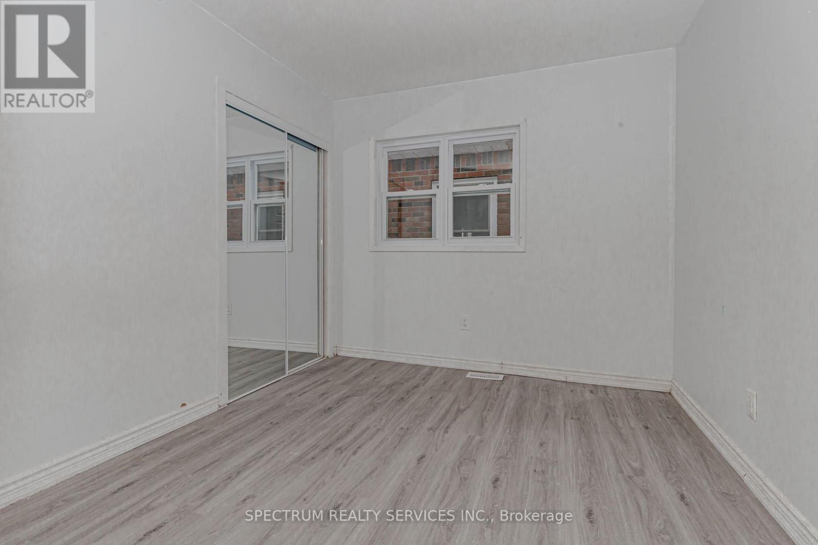 Photo 3 of 55 Hamilton Street, St Catharines ON