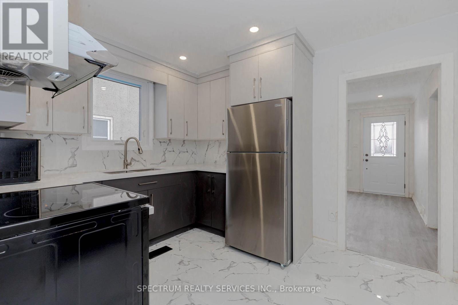 Photo 13 of 55 Hamilton Street, St Catharines ON