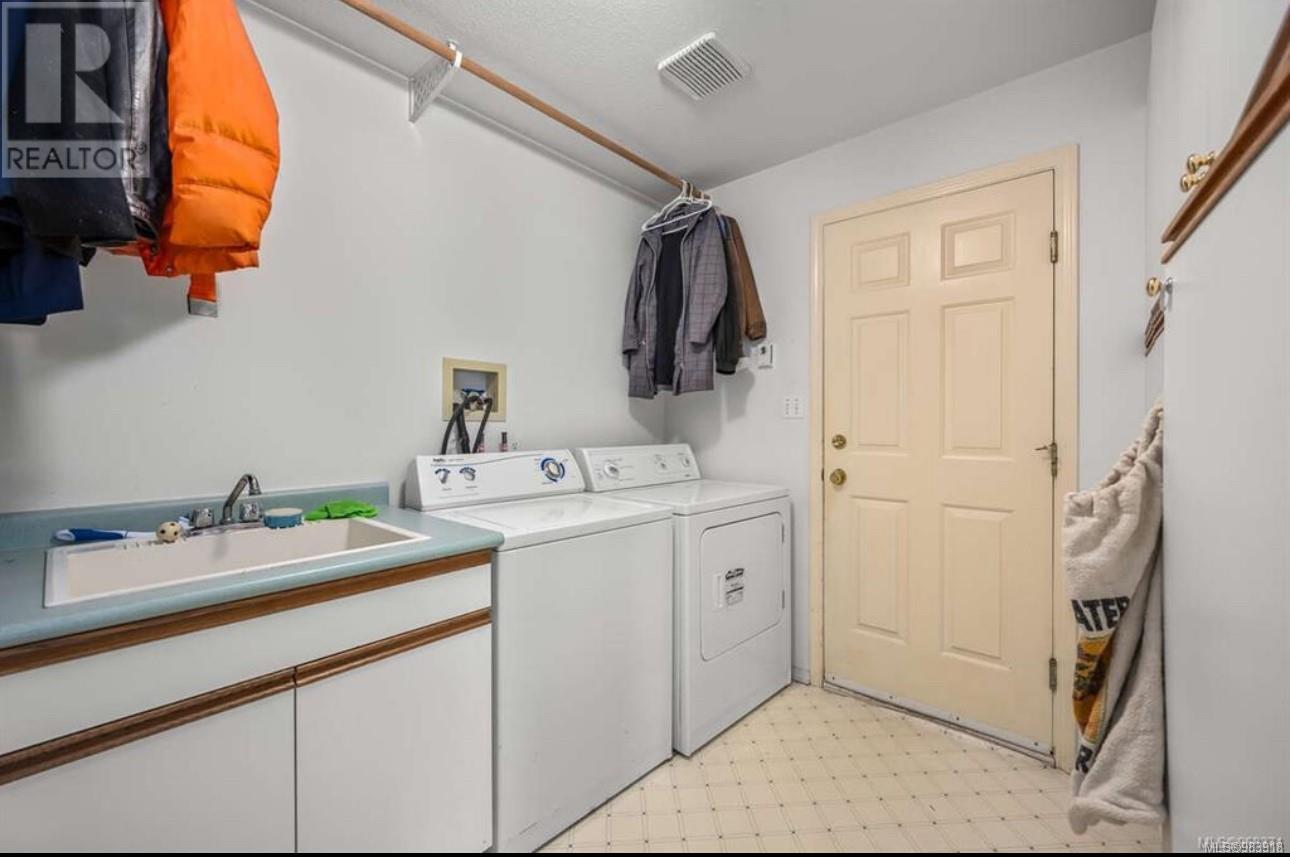 2610 Seymour Pl, Campbell River real estate listing 983918
