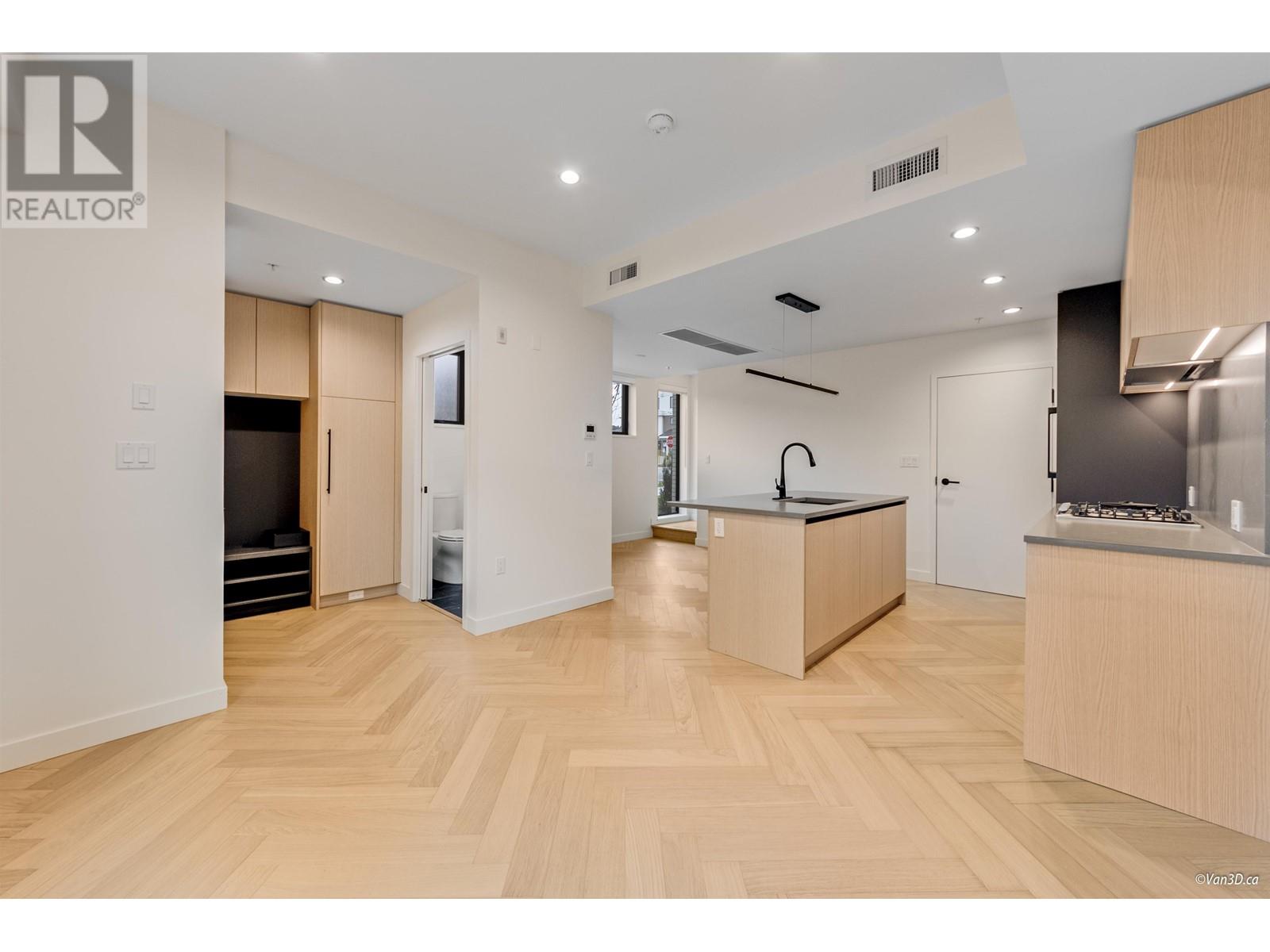 18 6788 OAK STREET, Vancouver