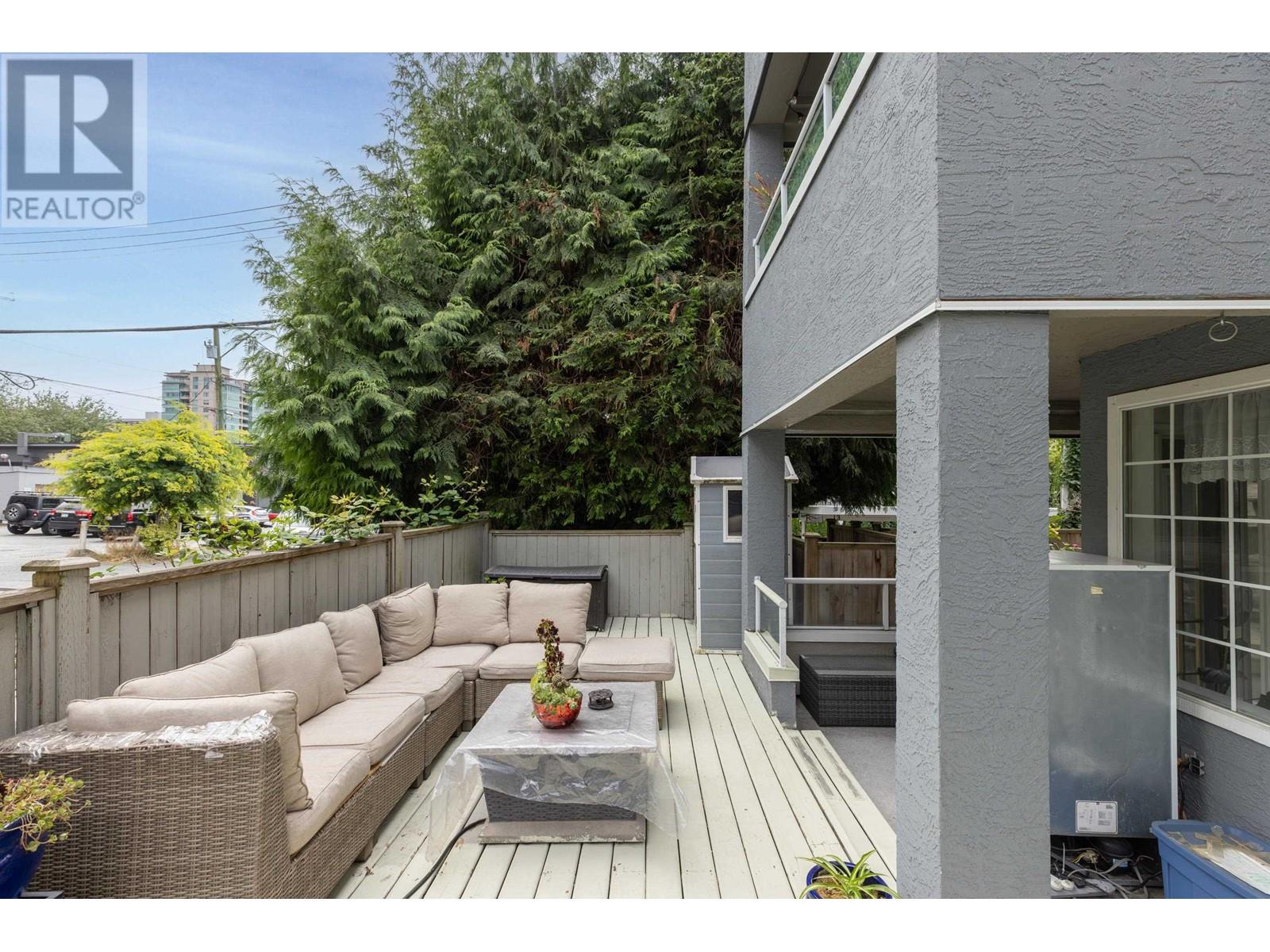110 125 W 18TH STREET, North Vancouver