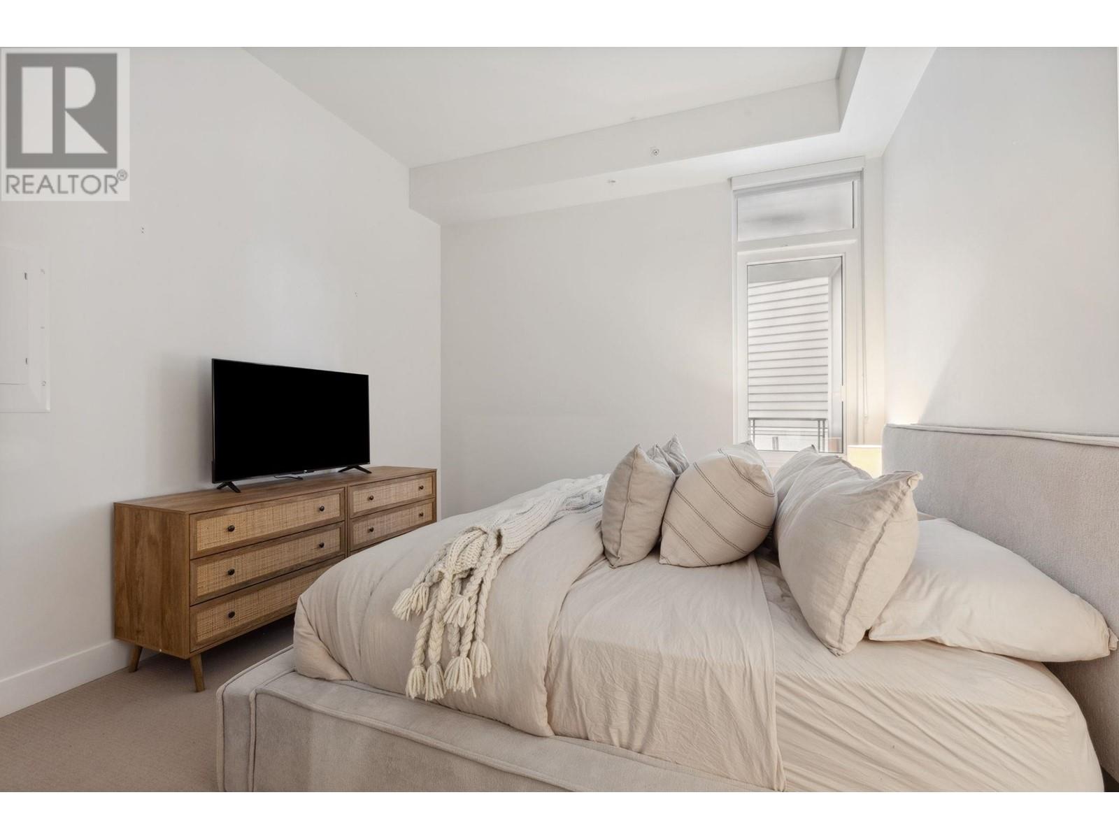 203 6693 NELSON AVENUE, West Vancouver
