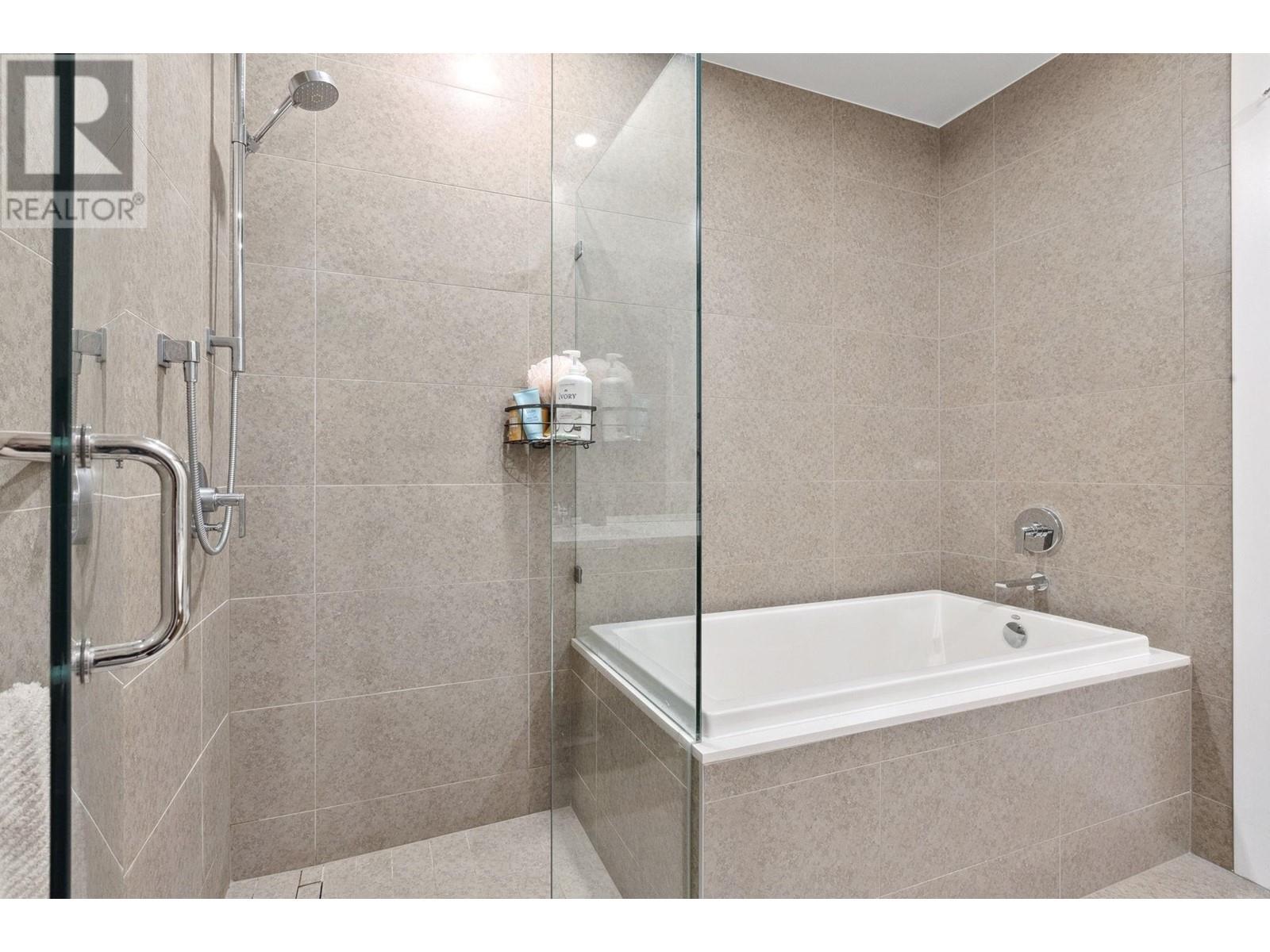 203 6693 NELSON AVENUE, West Vancouver