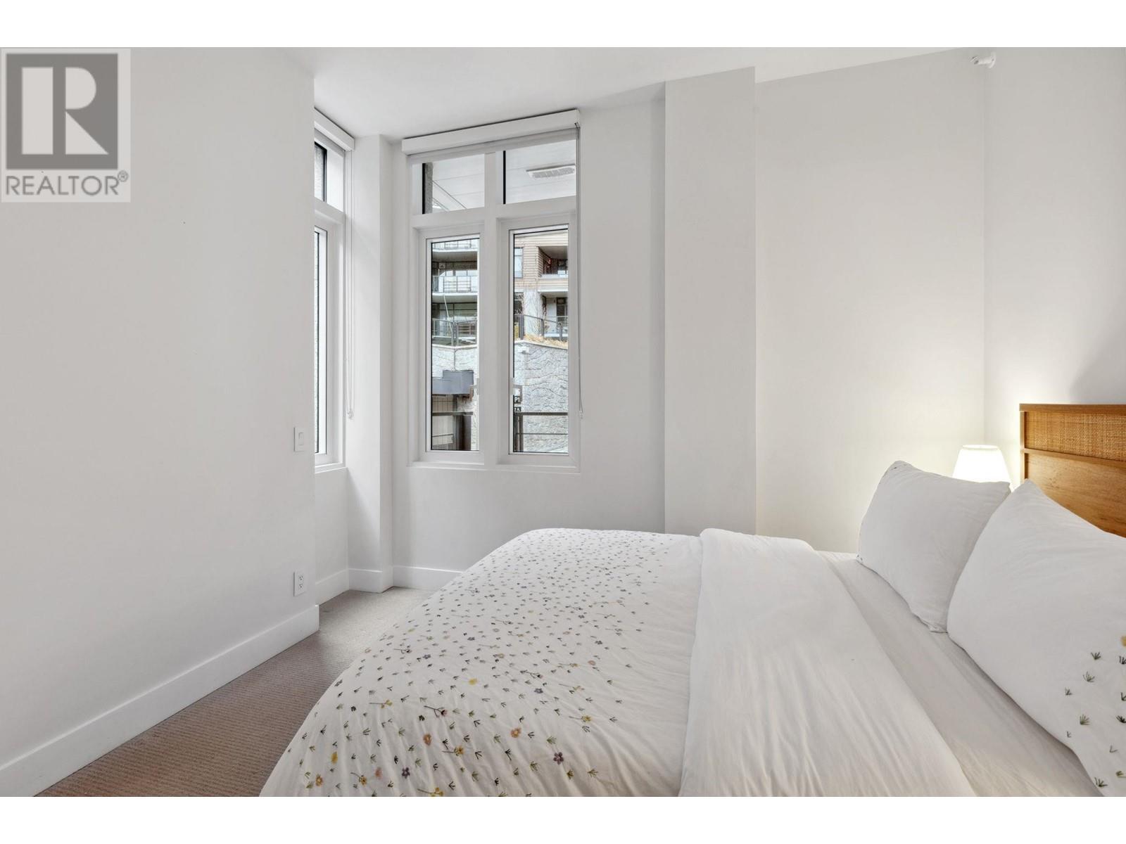 203 6693 NELSON AVENUE, West Vancouver