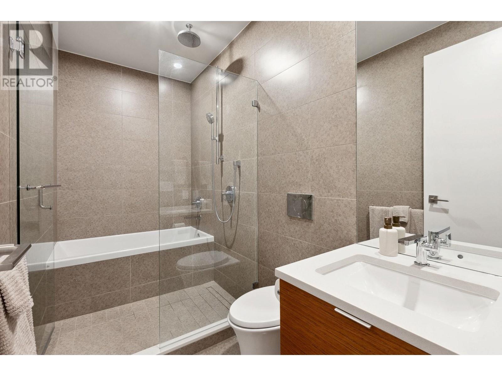 203 6693 NELSON AVENUE, West Vancouver