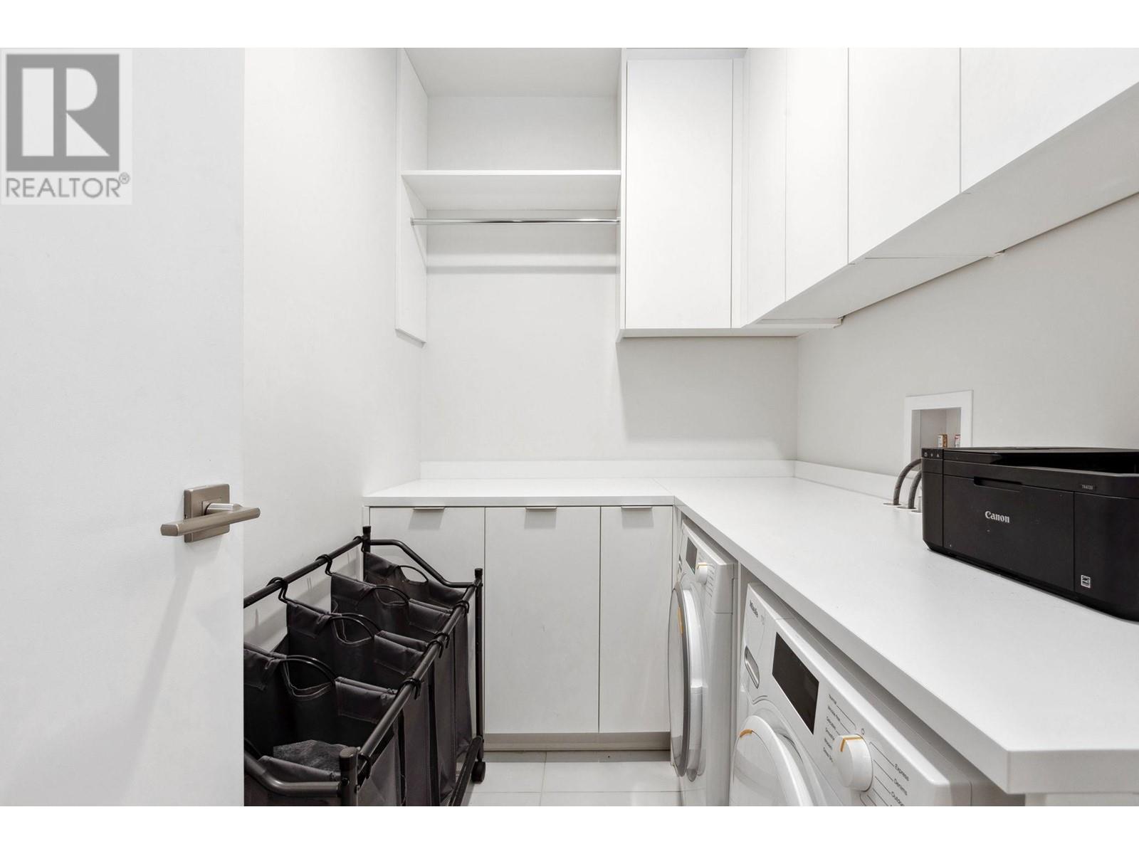 203 6693 NELSON AVENUE, West Vancouver