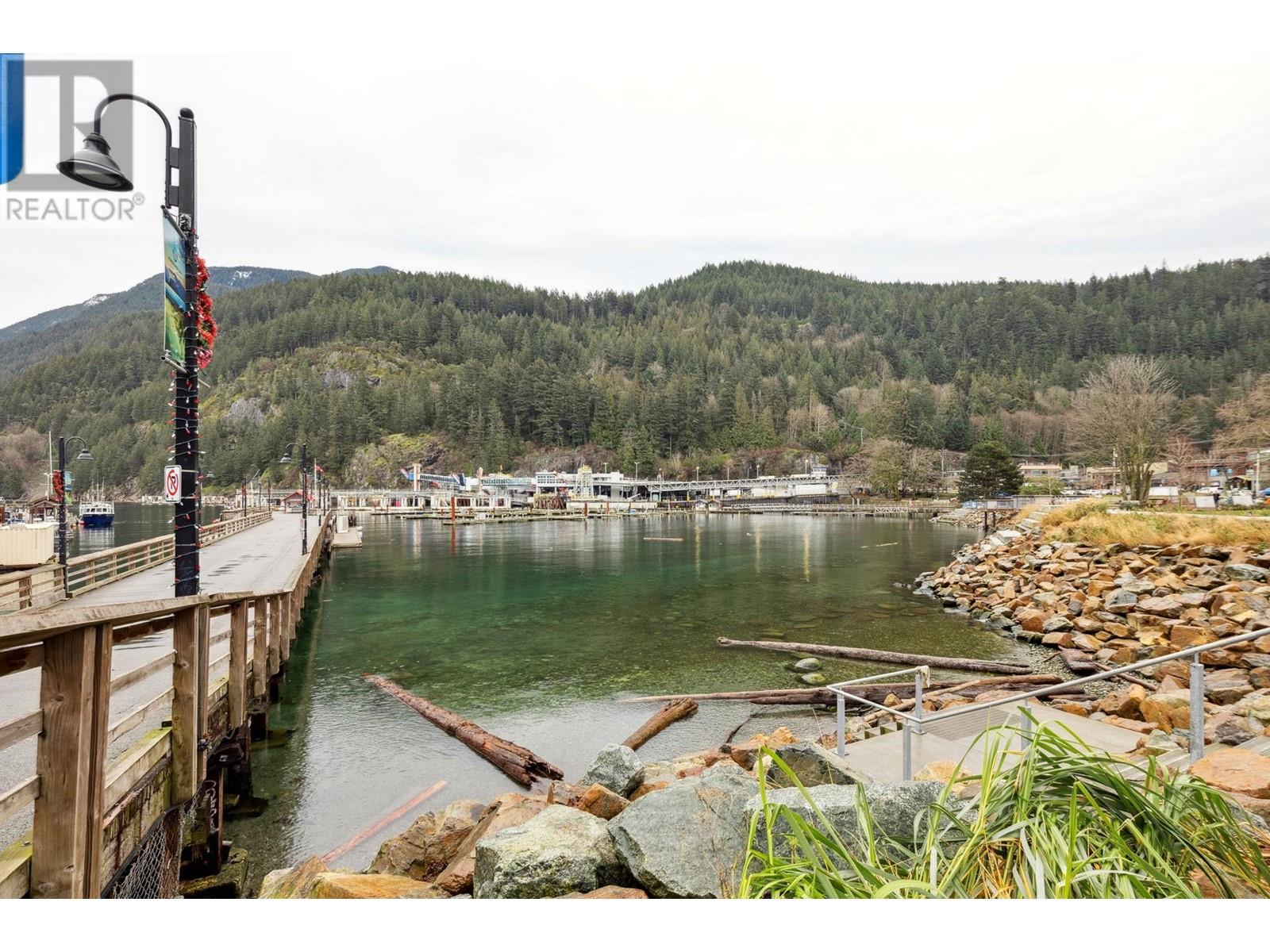 203 6693 NELSON AVENUE, West Vancouver