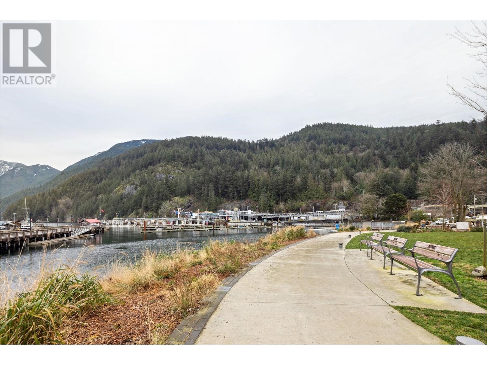 203 6693 NELSON AVENUE, West Vancouver