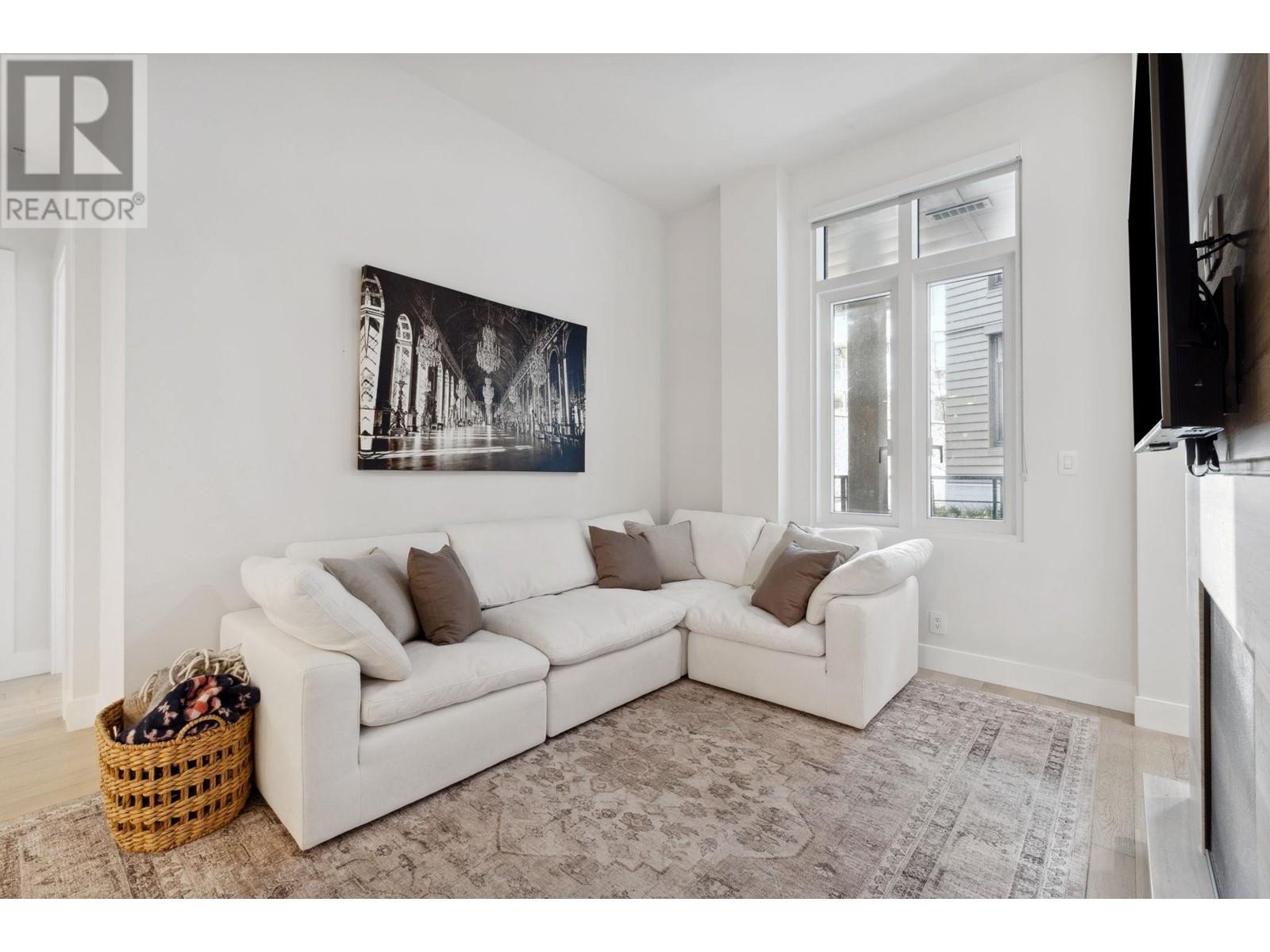 203 6693 NELSON AVENUE, West Vancouver
