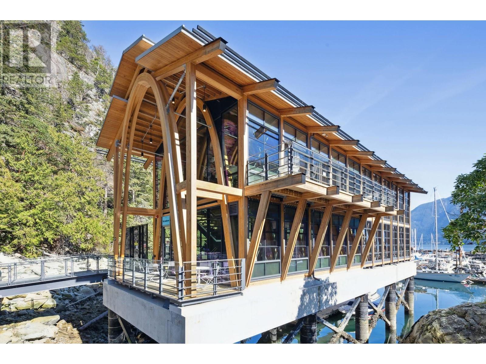 203 6693 NELSON AVENUE, West Vancouver