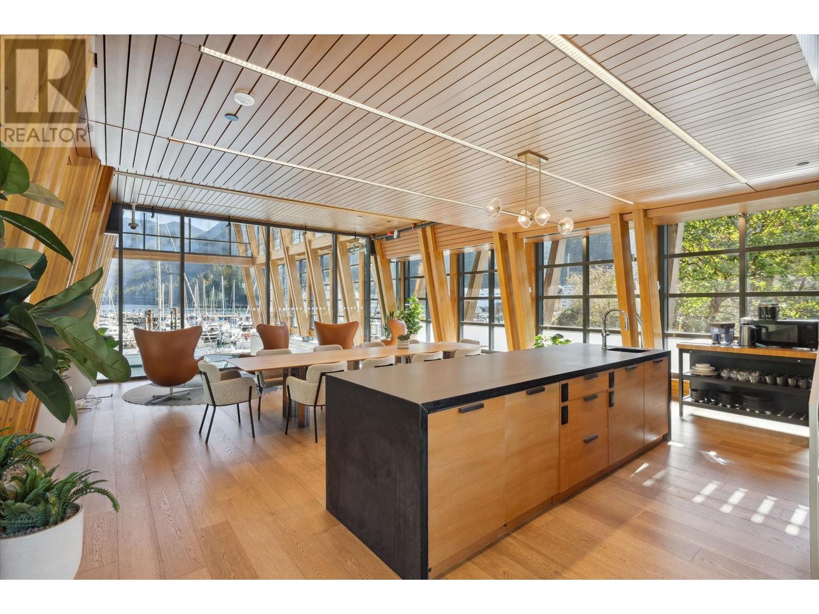 203 6693 NELSON AVENUE, West Vancouver