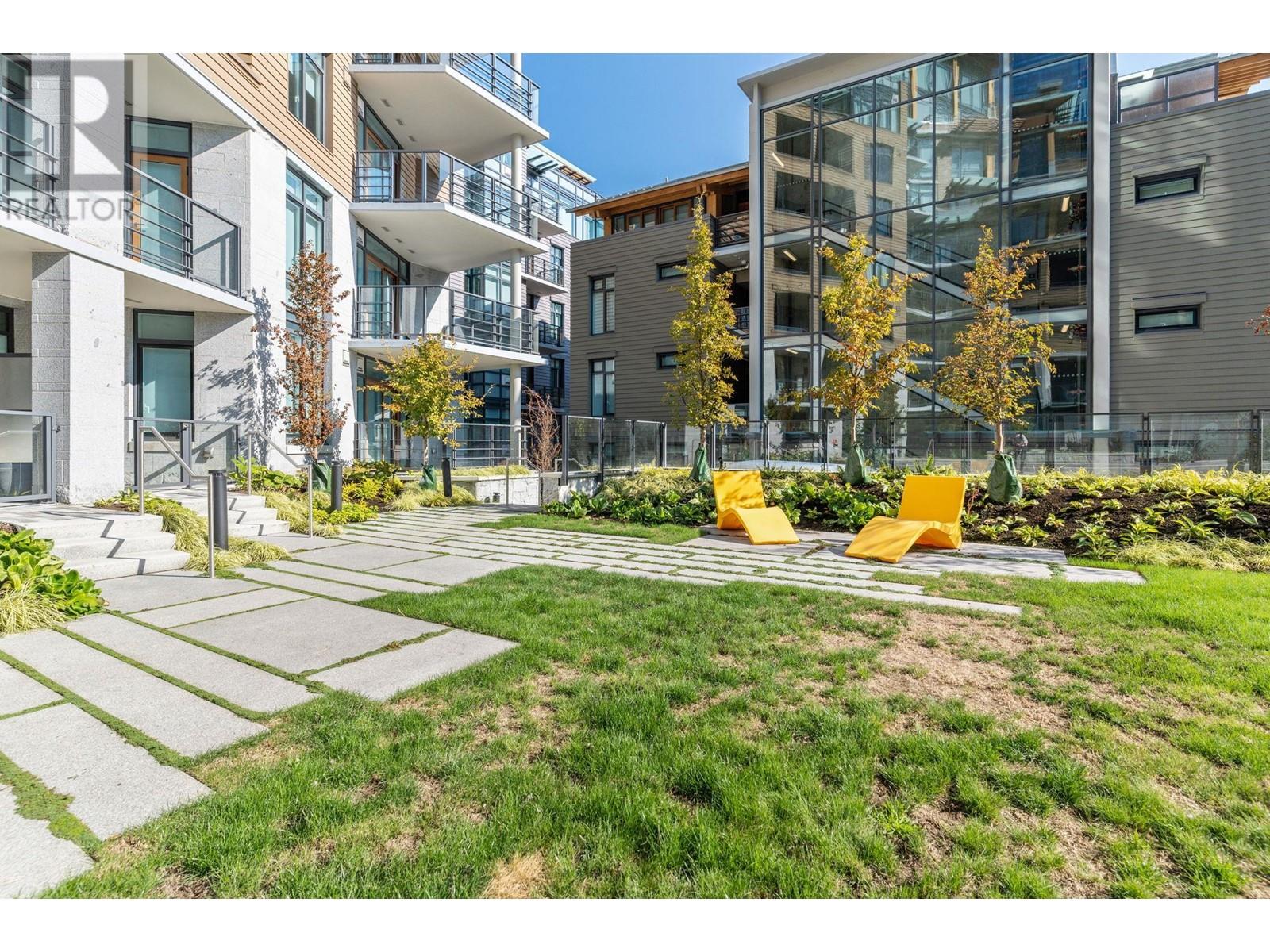 203 6693 NELSON AVENUE, West Vancouver