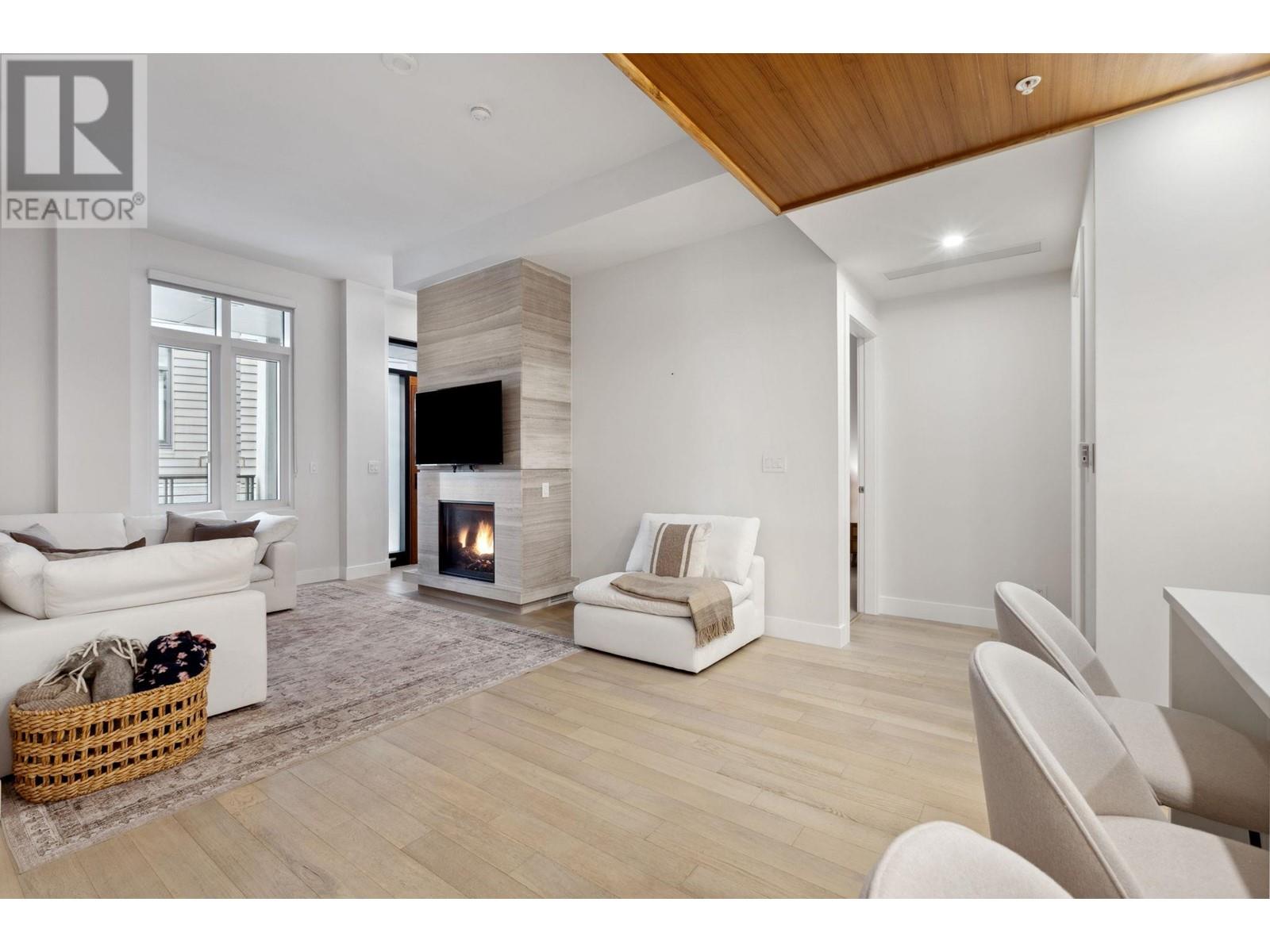 203 6693 NELSON AVENUE, West Vancouver