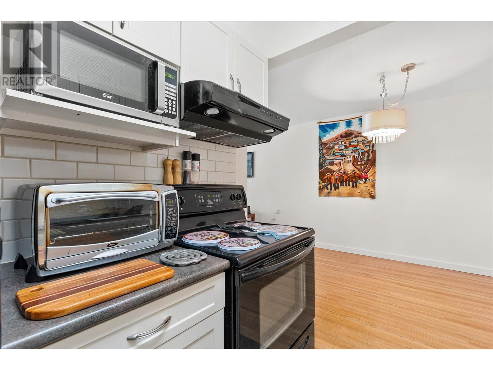 #202 4058 LAKESHORE ROAD - Image 7