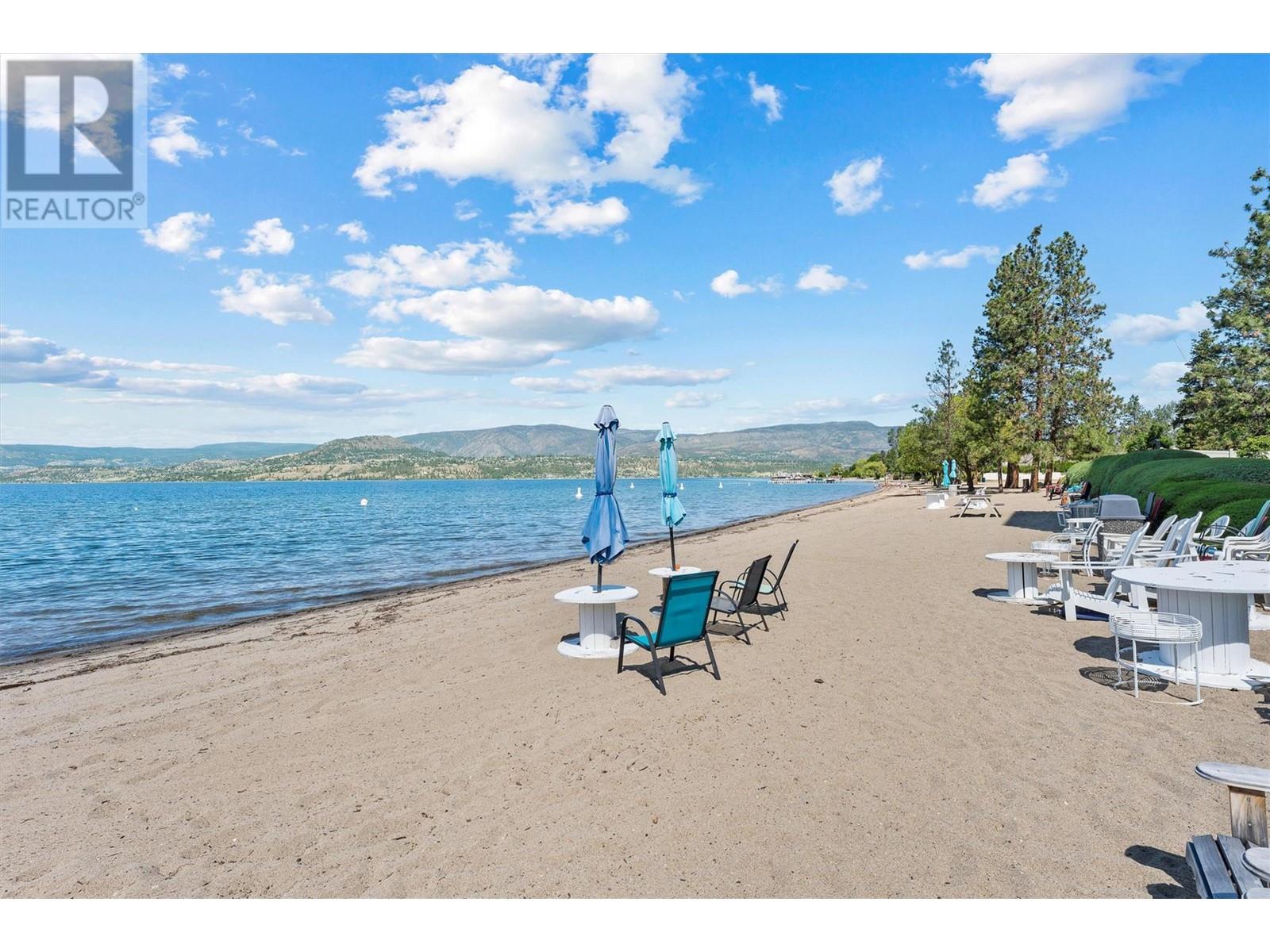 202 4058 Lakeshore Road, Kelowna