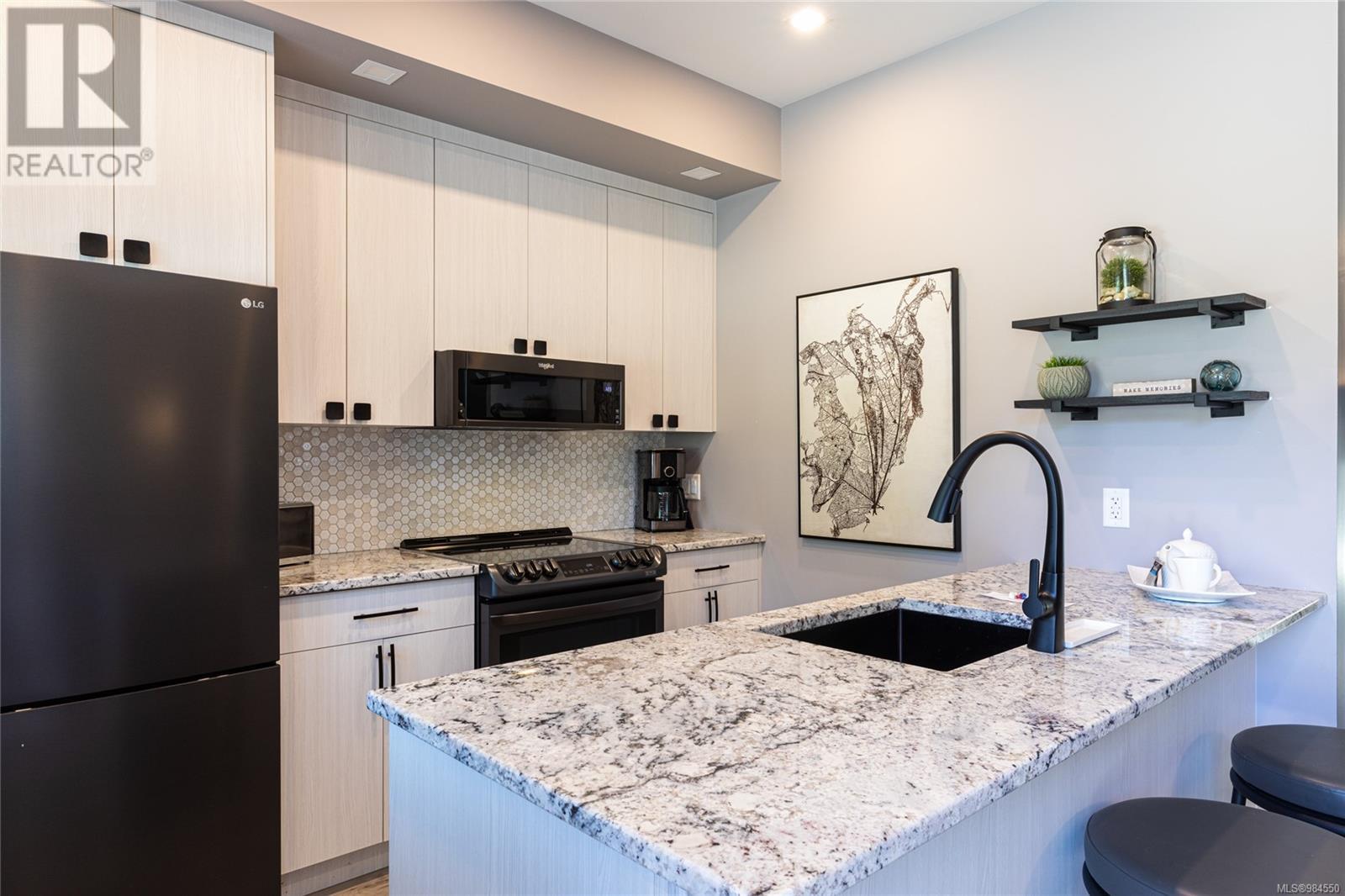 3 1175 Resort Dr, Parksville real estate listing 984550